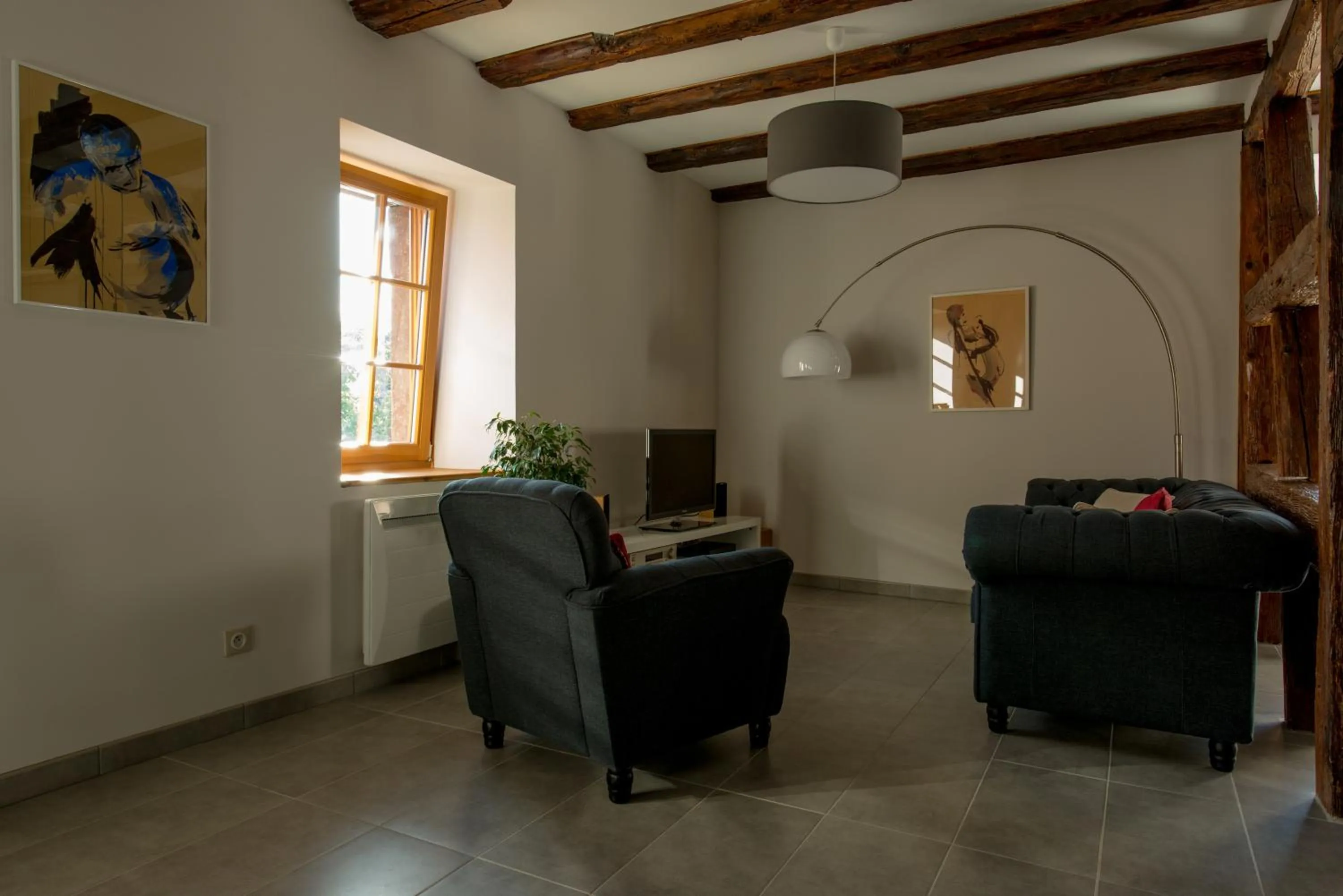 Communal lounge/ TV room in La Maison d'Emilie