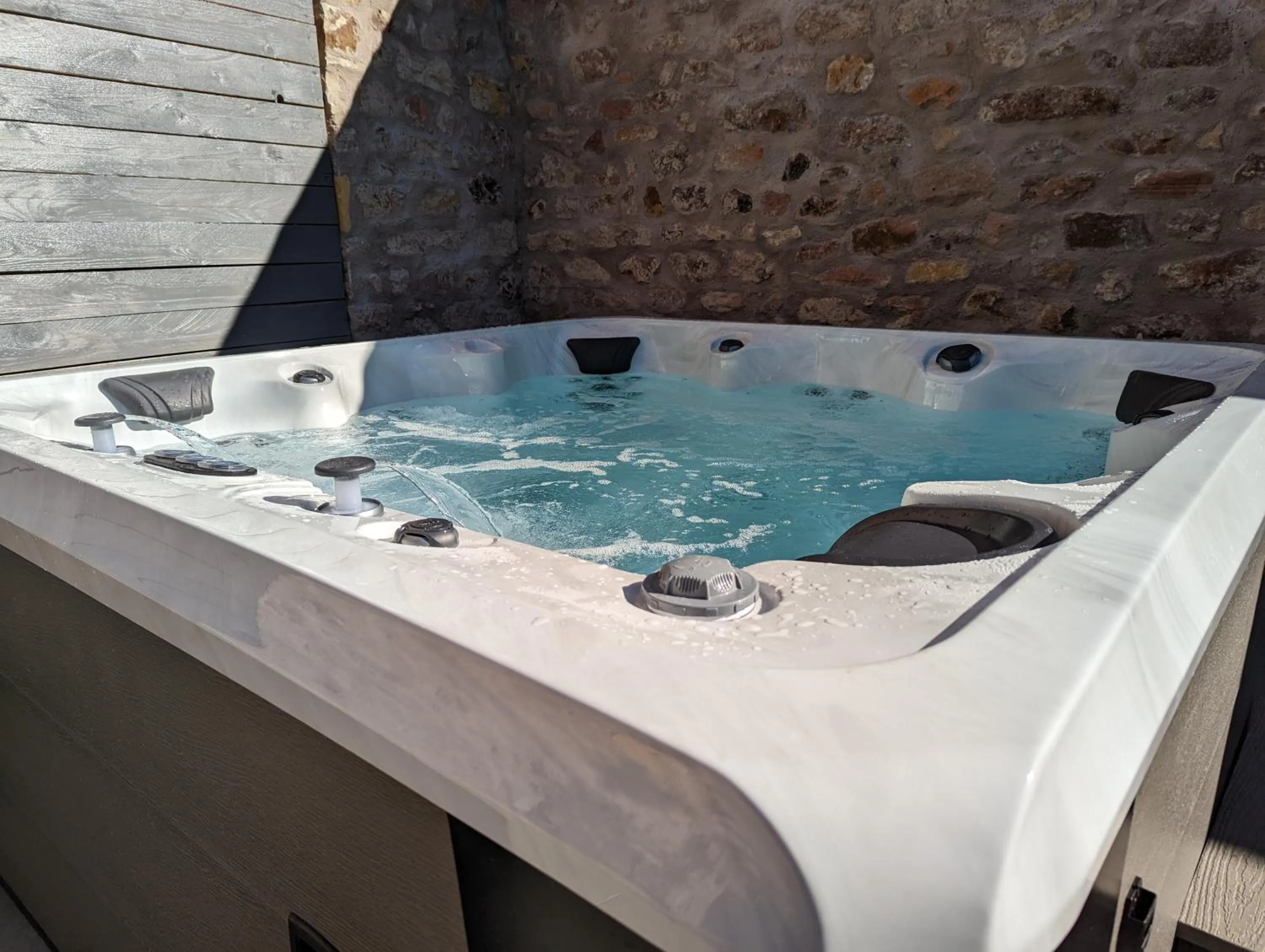 Hot Tub in La Maison d'Emilie