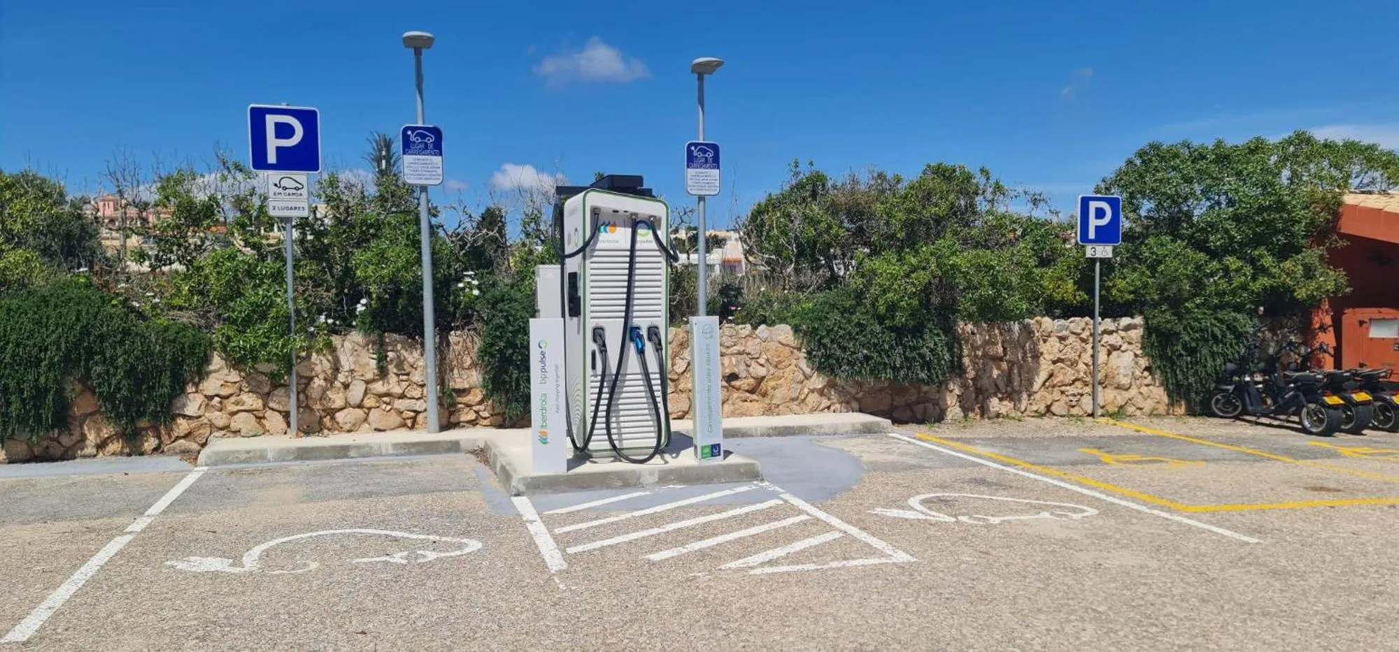 Parking in Belavista Da Luz - Wellness & Lifestyle Hotel