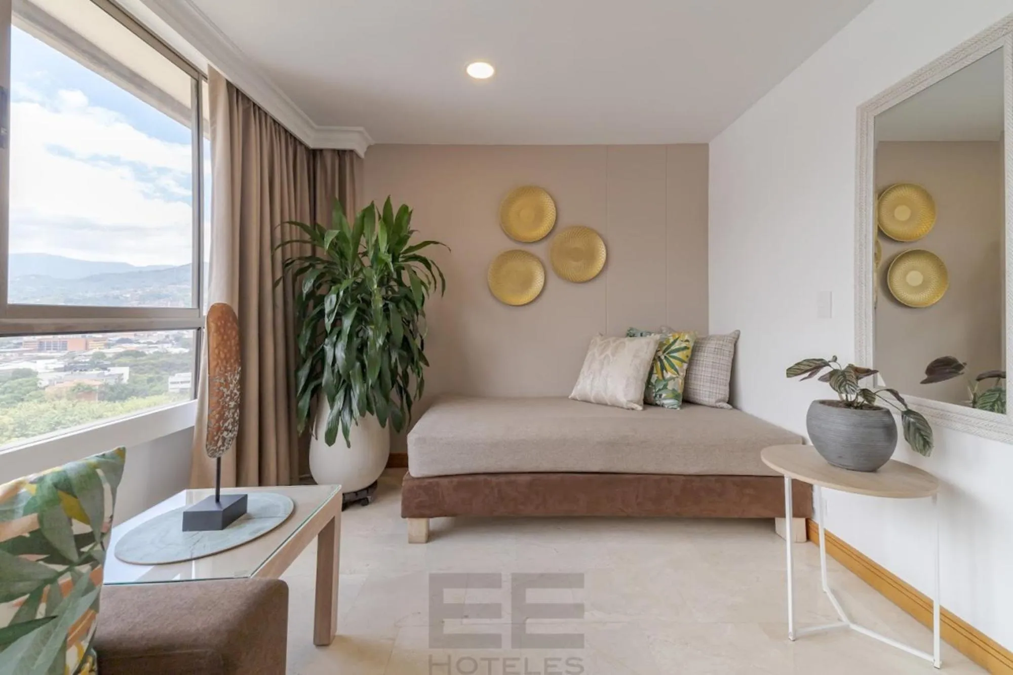 Living room in Alcazar de Oviedo by EE Hoteles