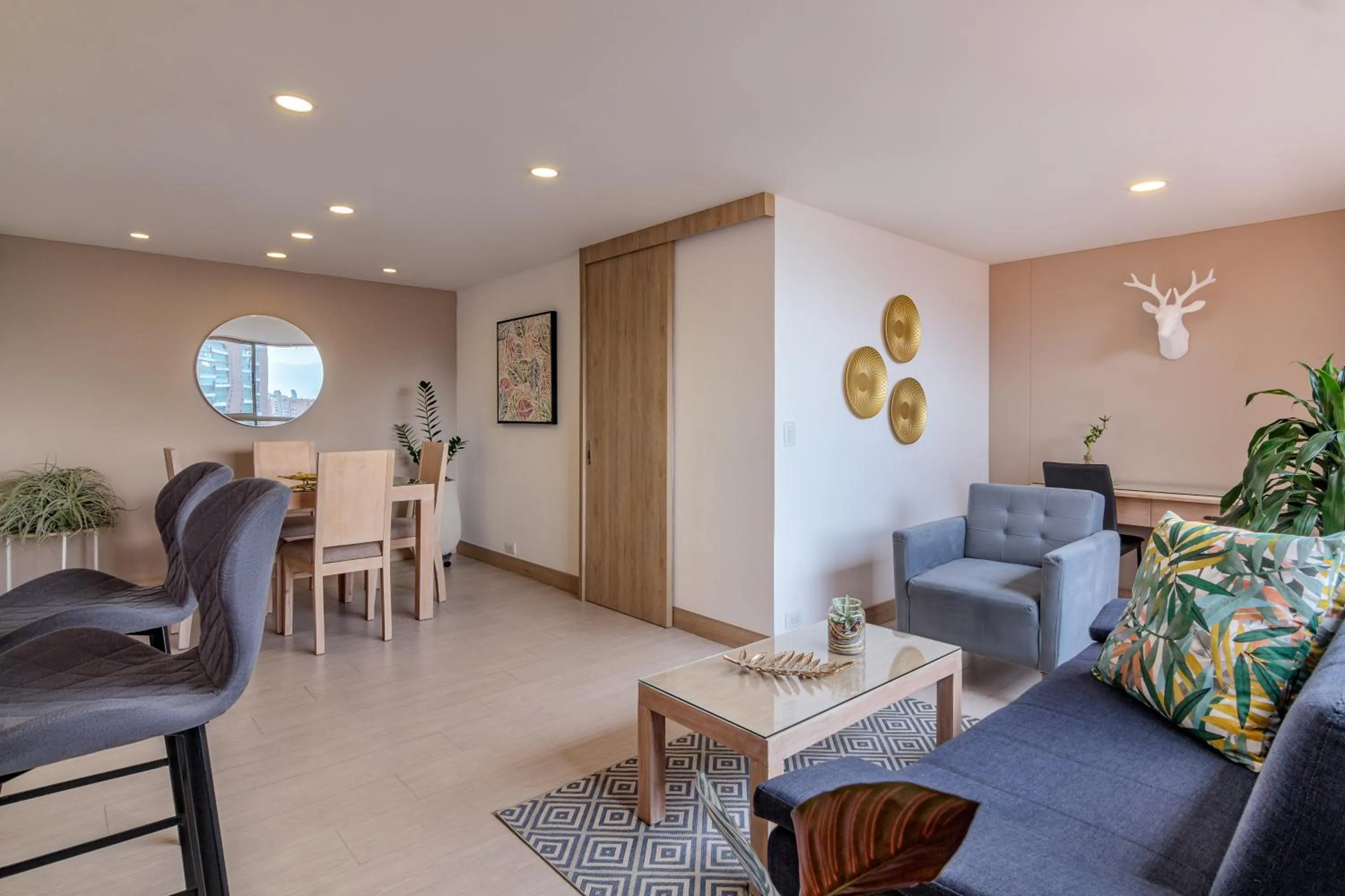 Living room in Alcazar de Oviedo by EE Hoteles