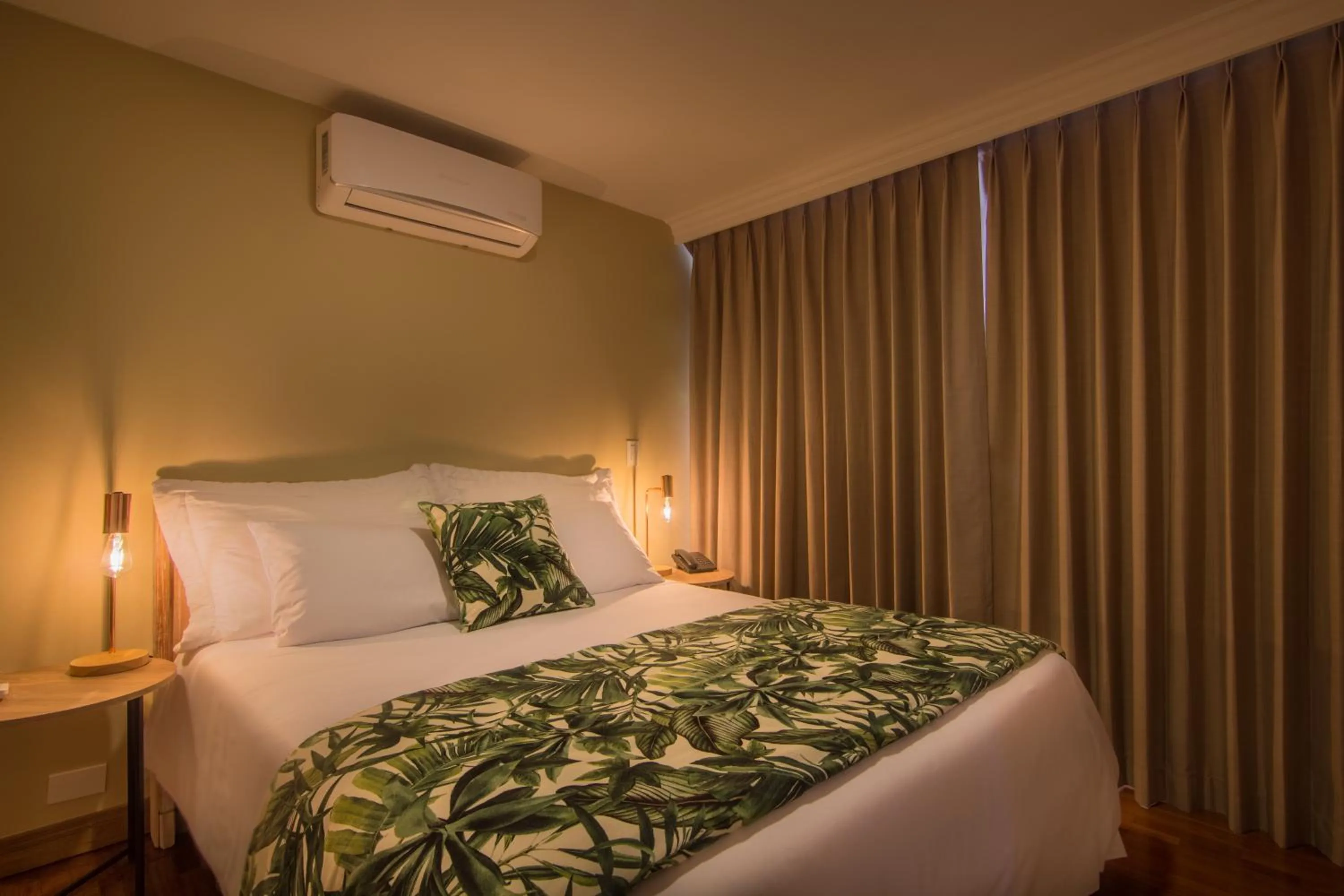 Bed in Alcazar de Oviedo by EE Hoteles