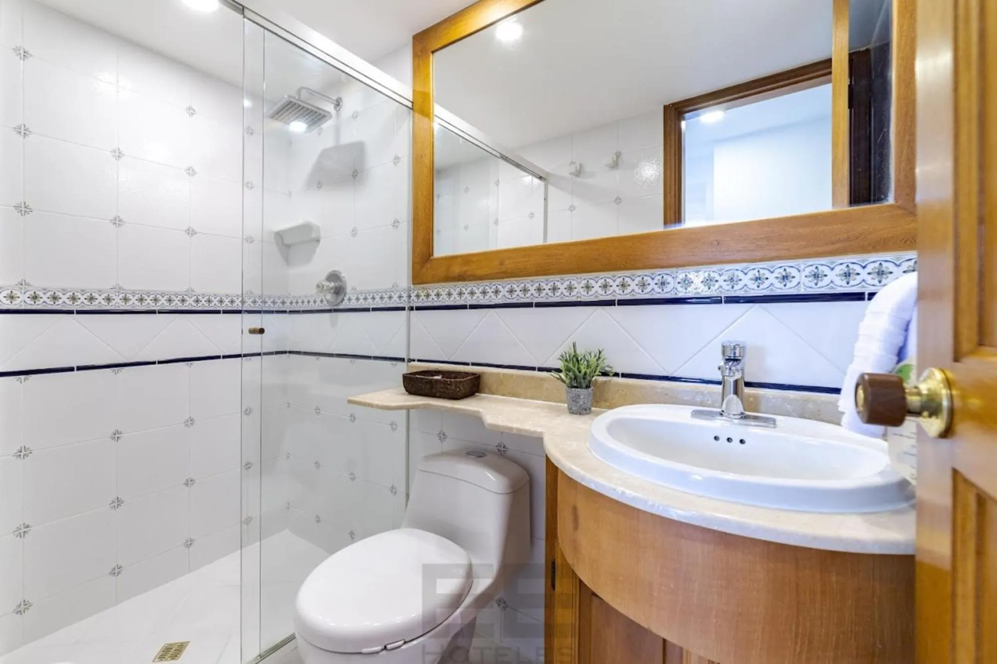 Bathroom in Alcazar de Oviedo by EE Hoteles