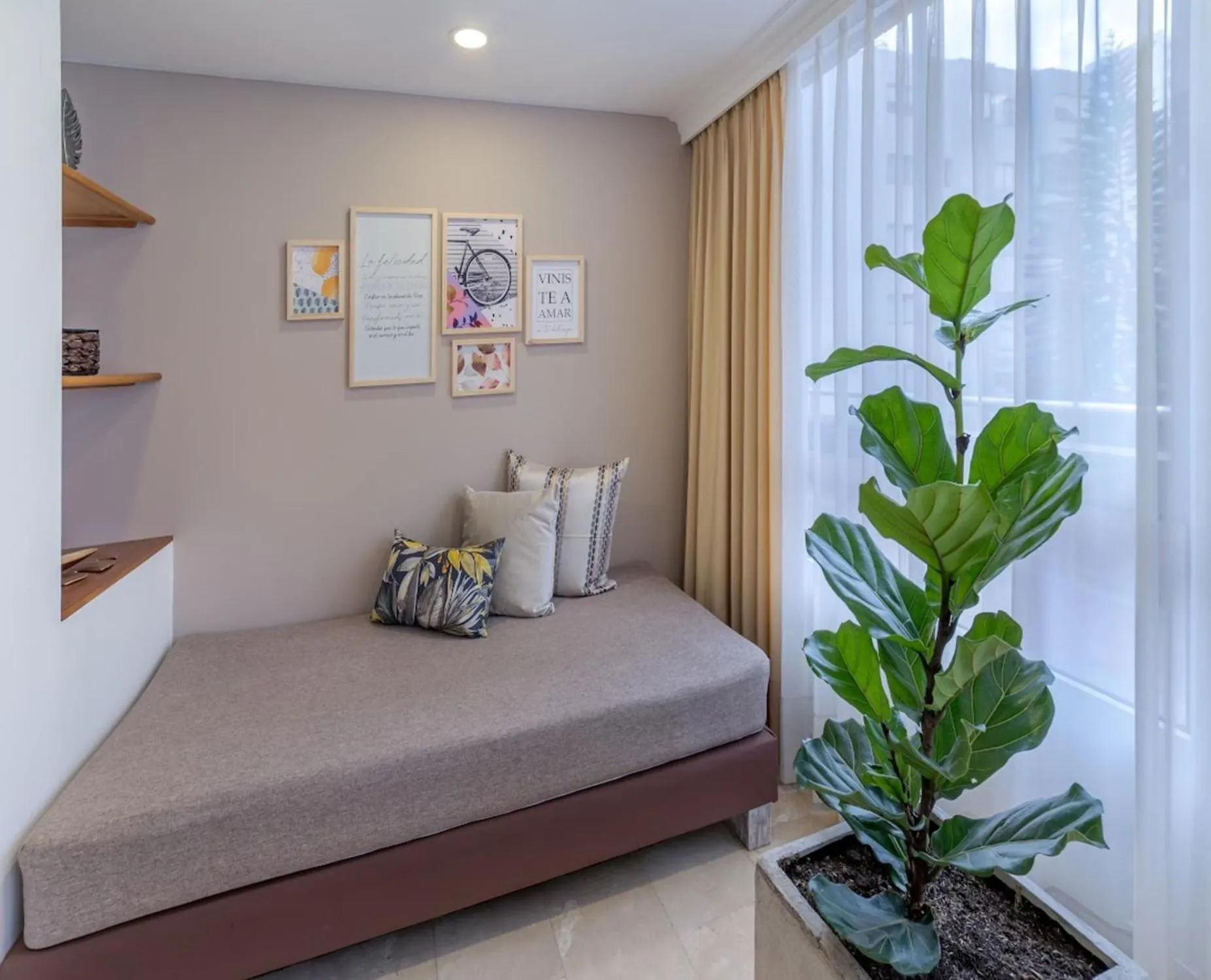 Living room, Bed in Alcazar de Oviedo by EE Hoteles