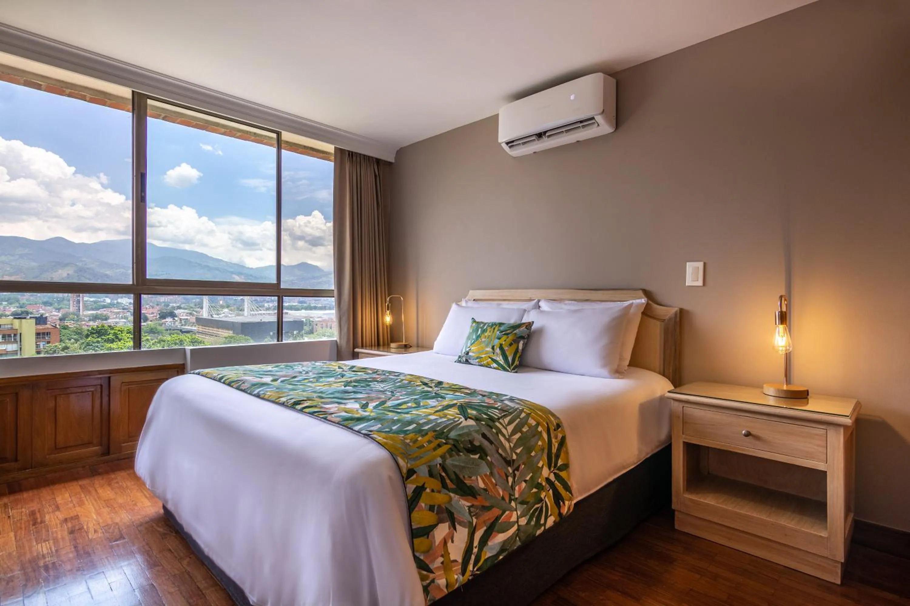 Photo of the whole room, Bed in Alcazar de Oviedo by EE Hoteles