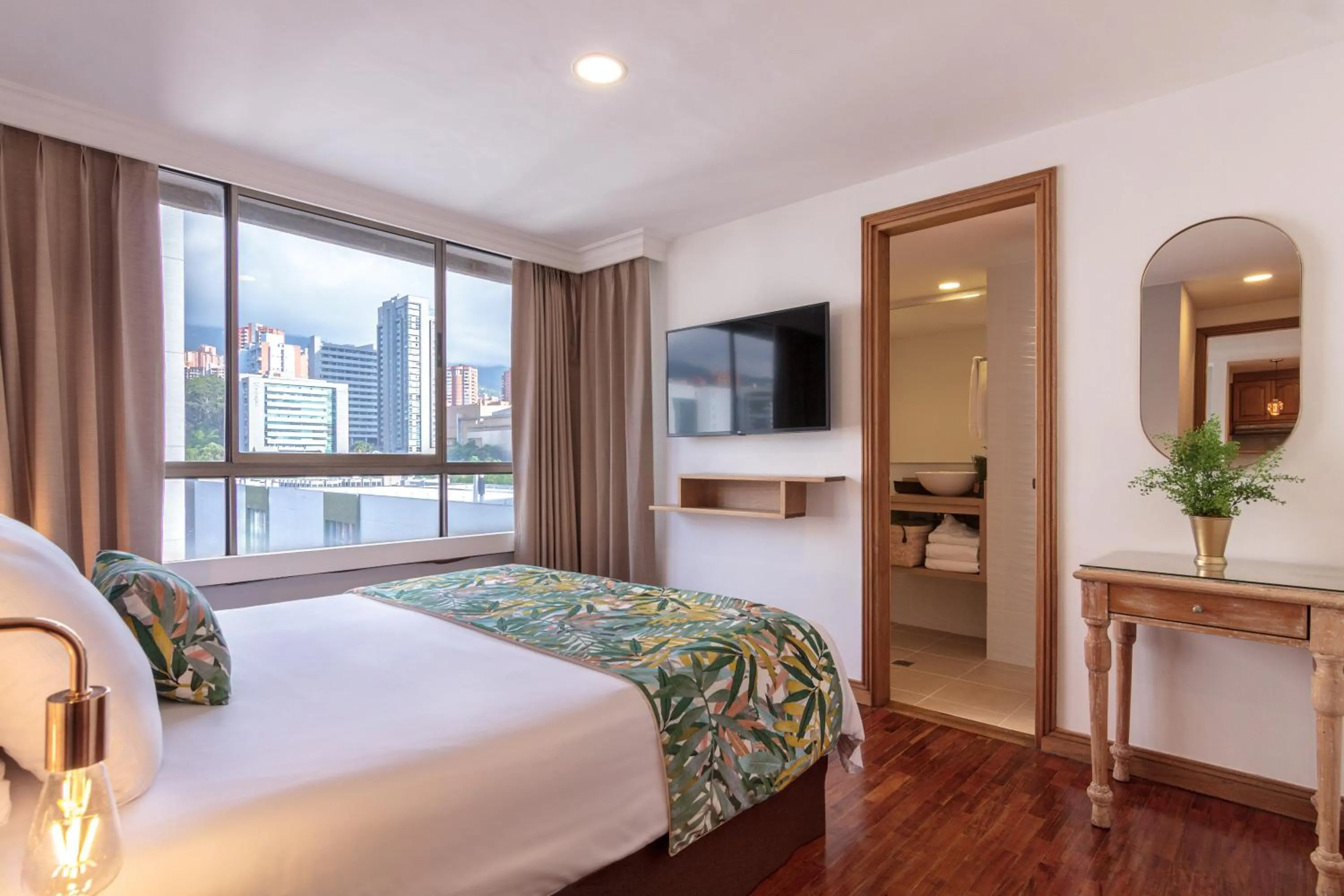 Bed in Alcazar de Oviedo by EE Hoteles