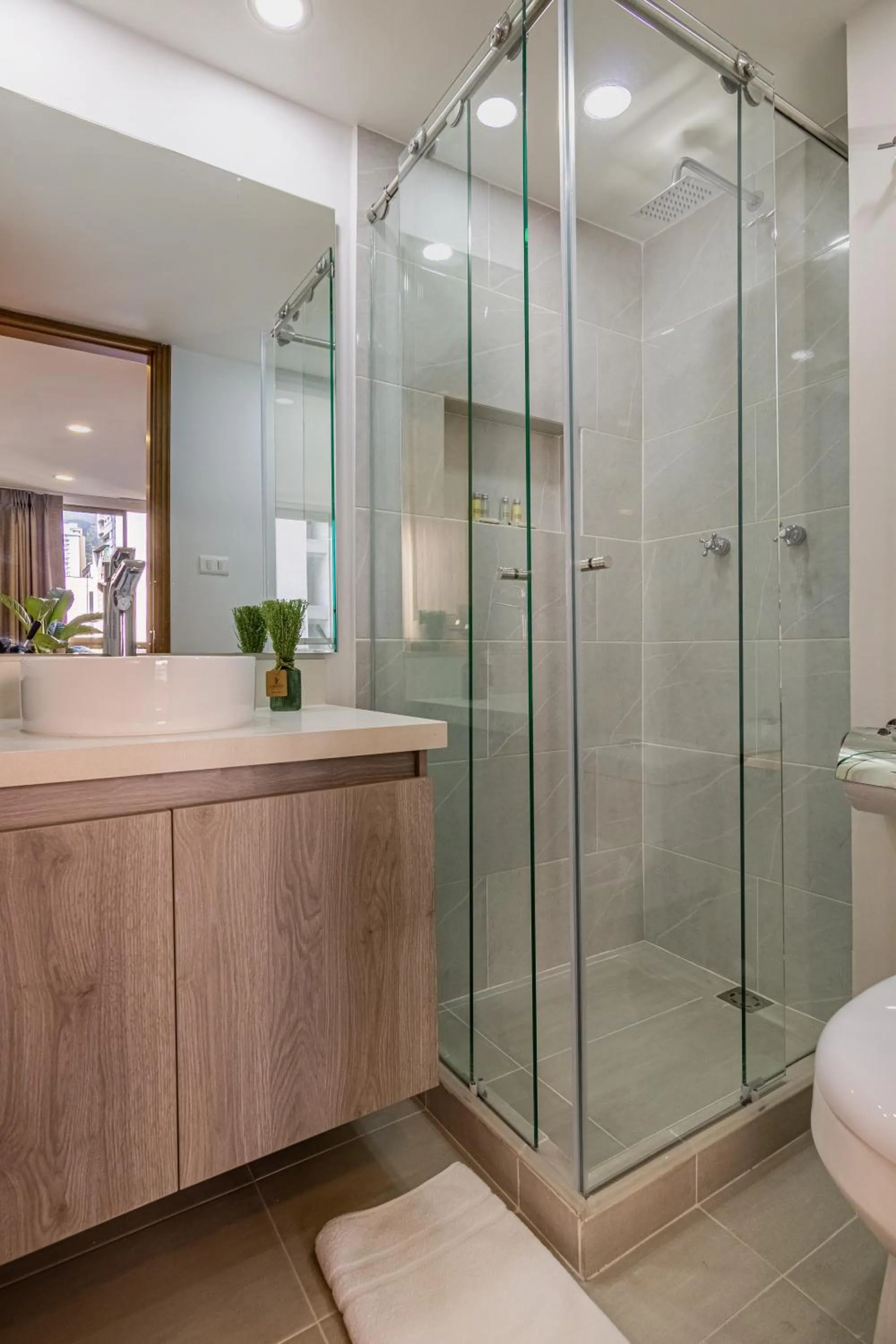 Bathroom in Alcazar de Oviedo by EE Hoteles