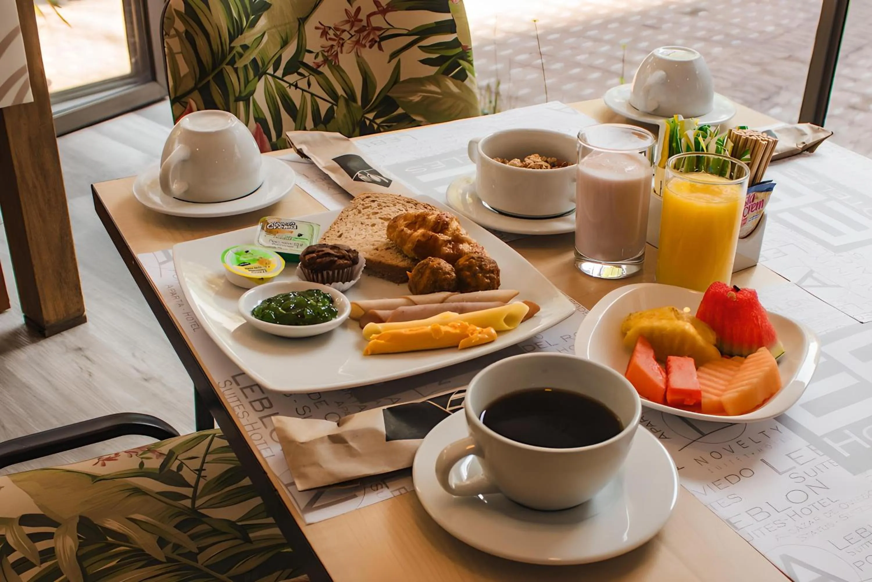 Continental breakfast in Alcazar de Oviedo by EE Hoteles