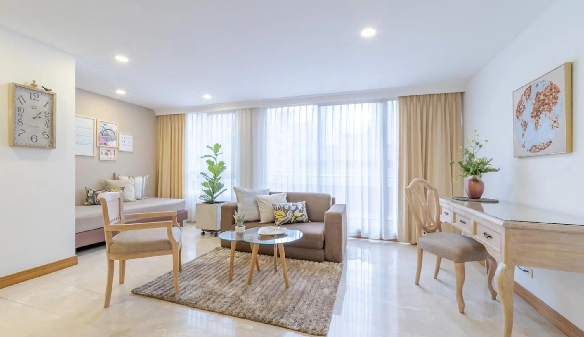 Living room in Alcazar de Oviedo by EE Hoteles