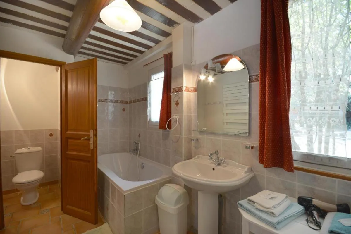 Bathroom in Moulin d'Antelon B&B