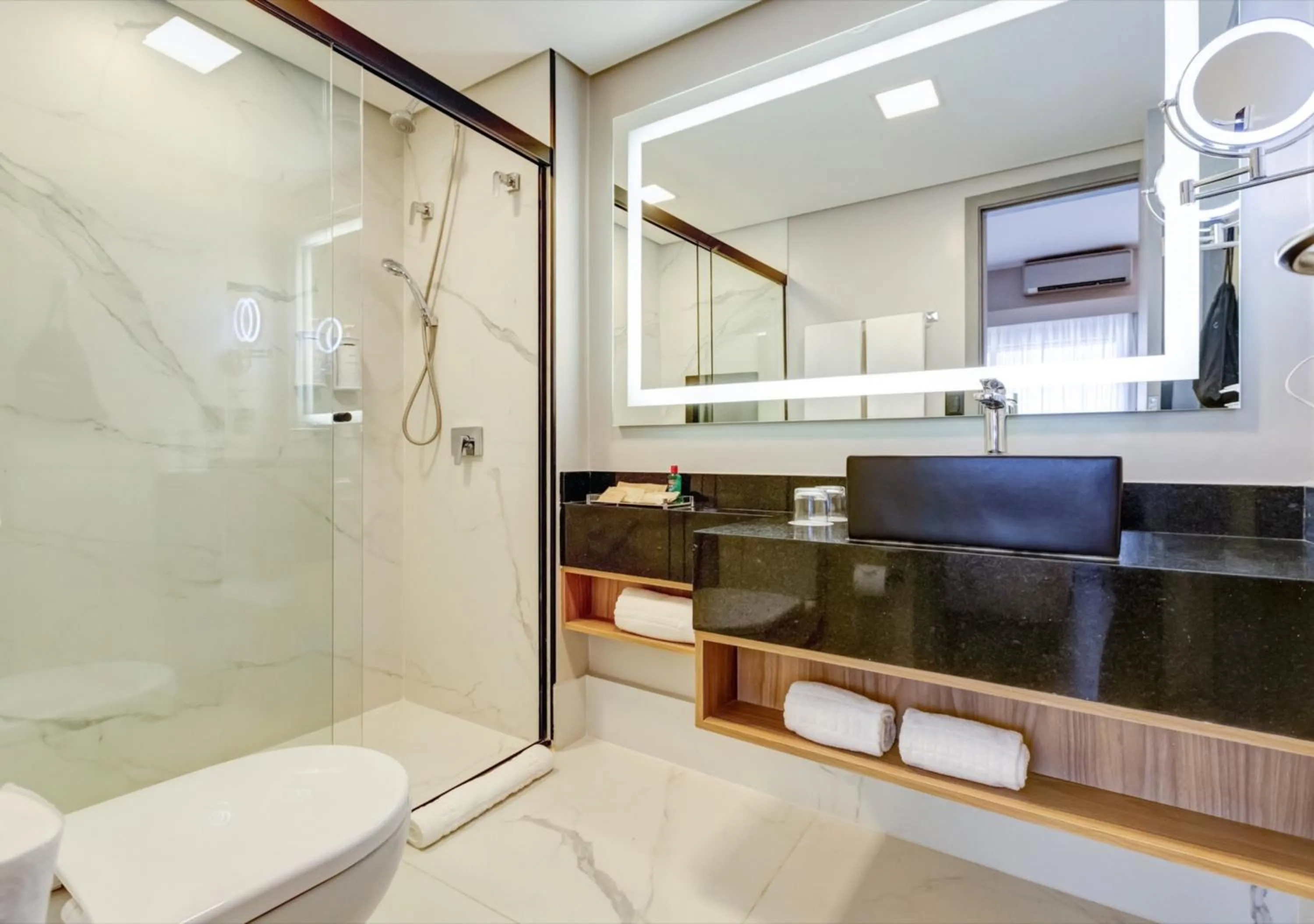 Shower in Quality Paulista (São Paulo, Jardins)