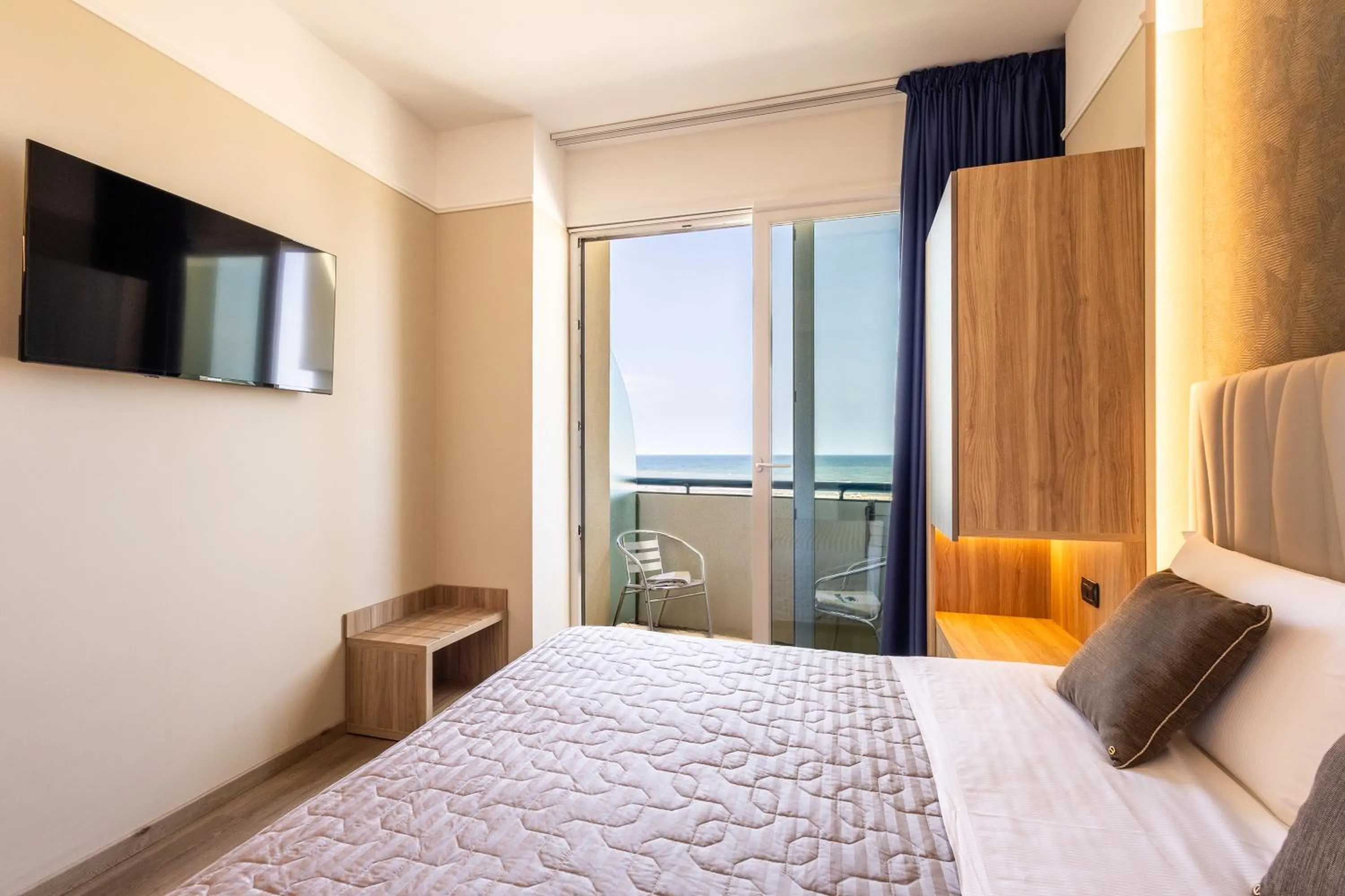 Bedroom, Bed in Hotel Palm Beach B&B SEA VIEW