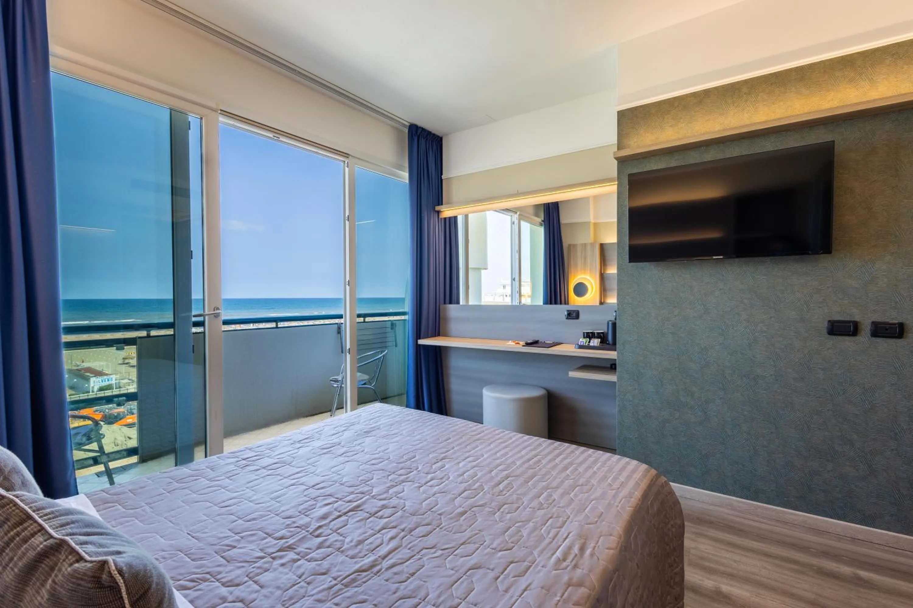 Bedroom, Bed in Hotel Palm Beach B&B SEA VIEW