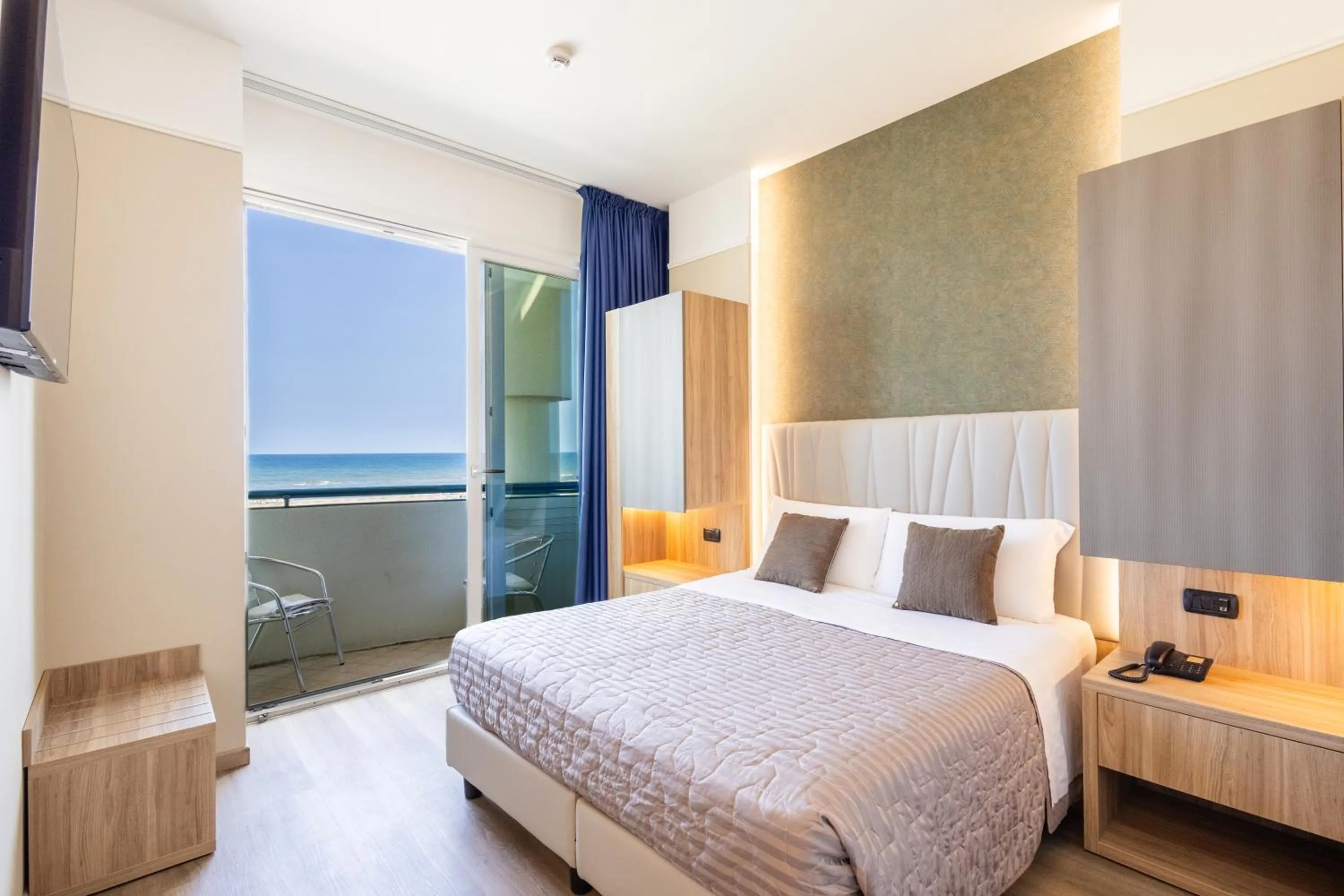 Bedroom, Bed in Hotel Palm Beach B&B SEA VIEW