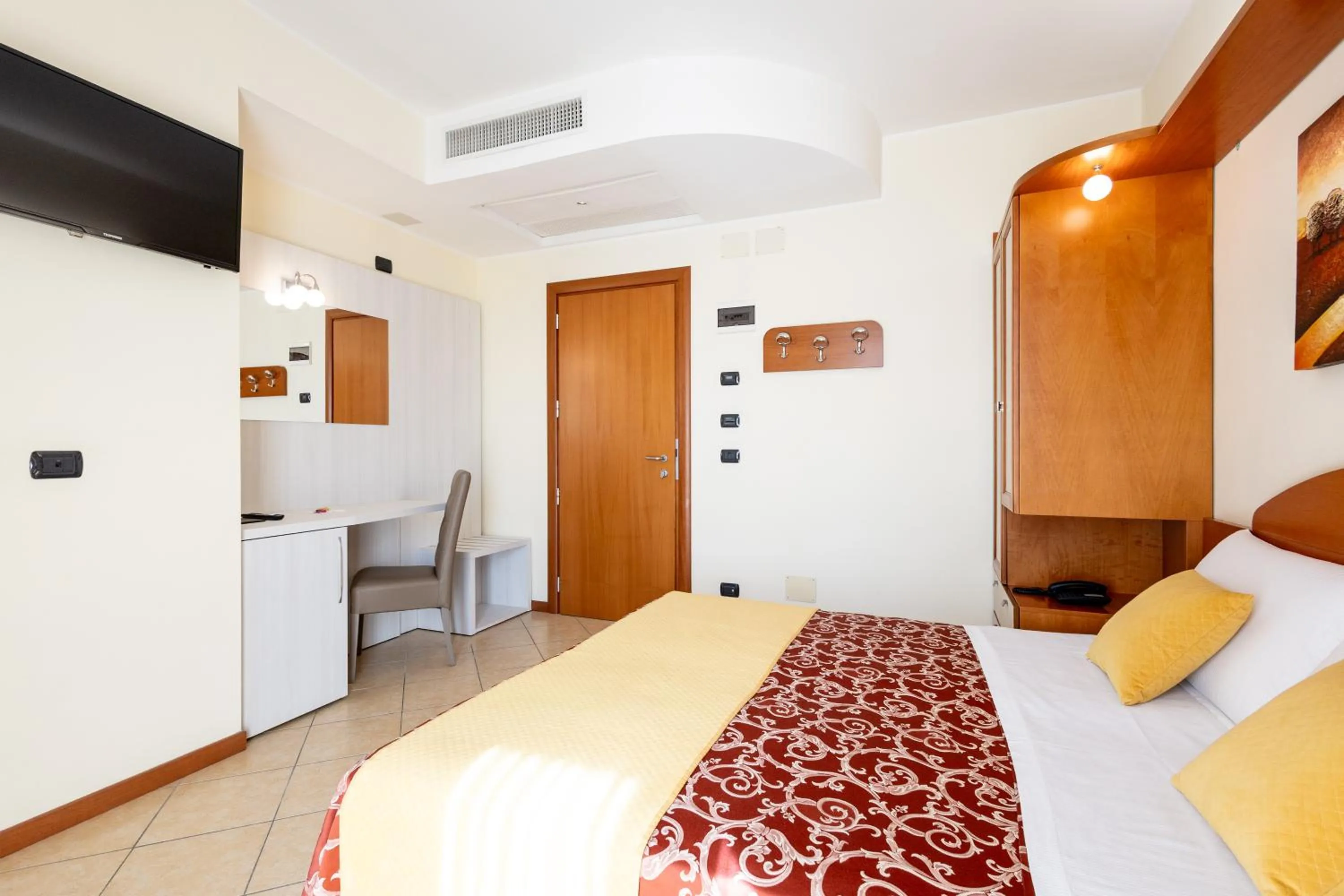 Bedroom, Bed in Hotel Palm Beach B&B SEA VIEW