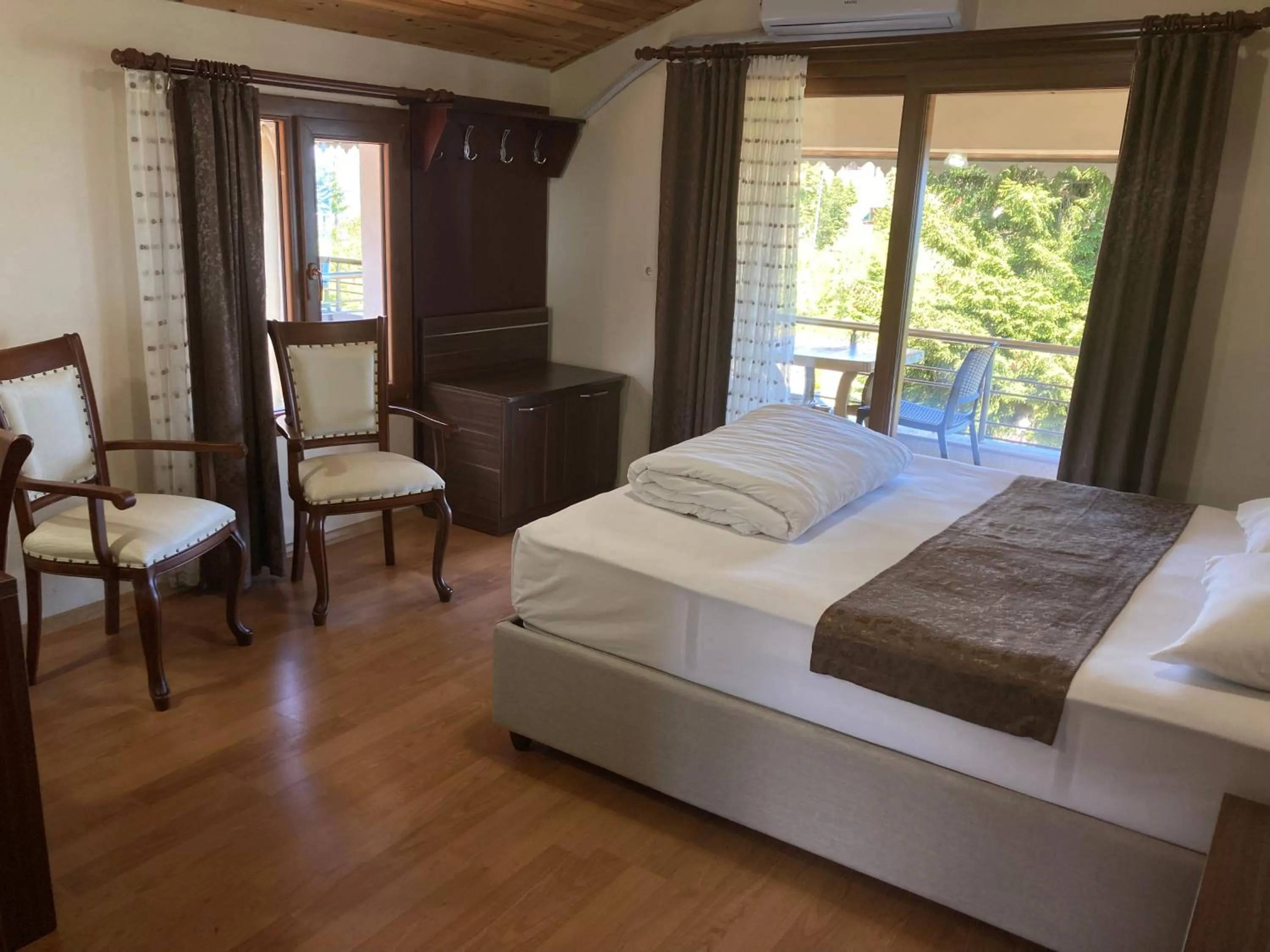 Photo of the whole room in Zarha Mountain Villas