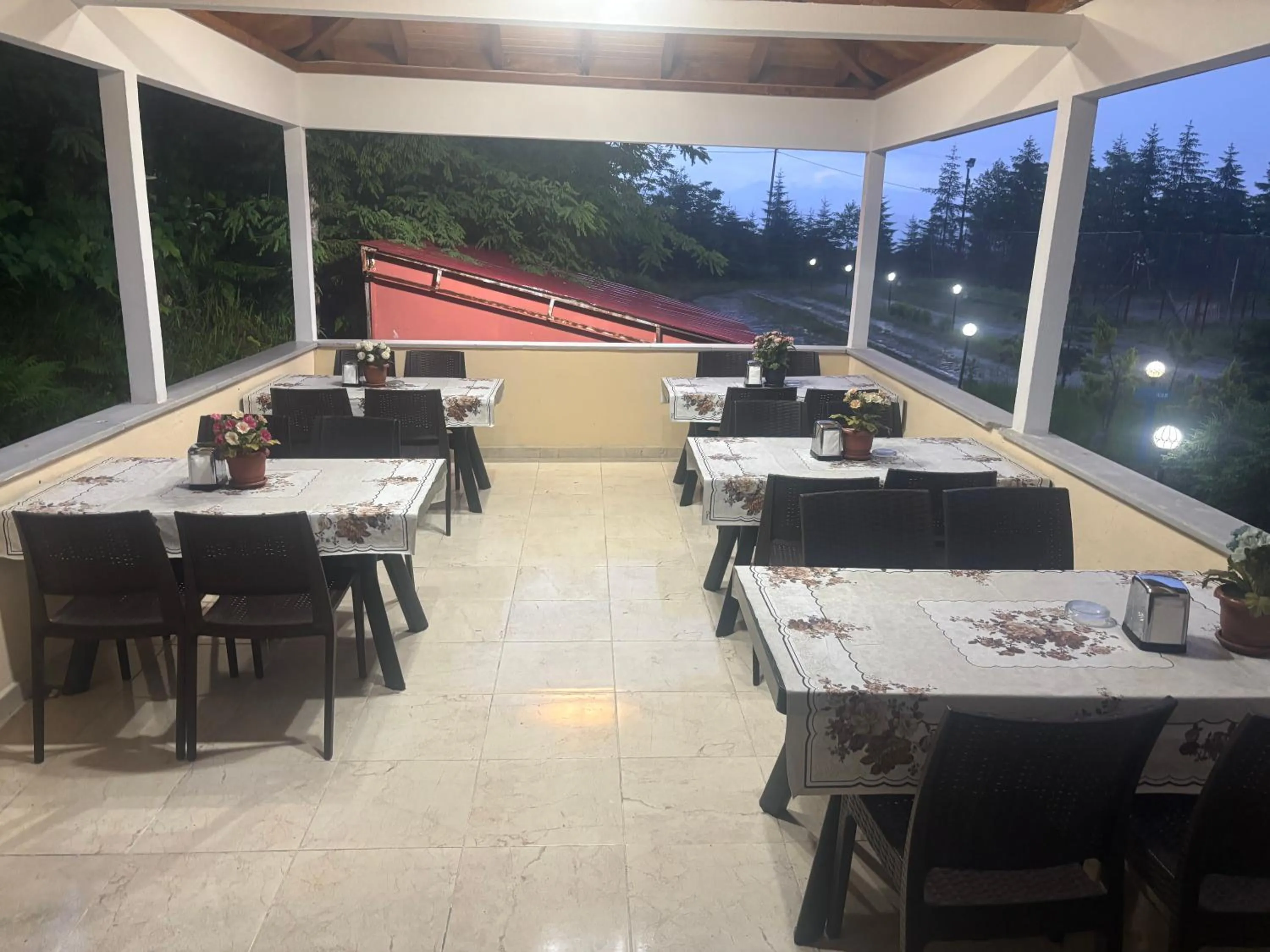 Restaurant/places to eat in Zarha Mountain Villas