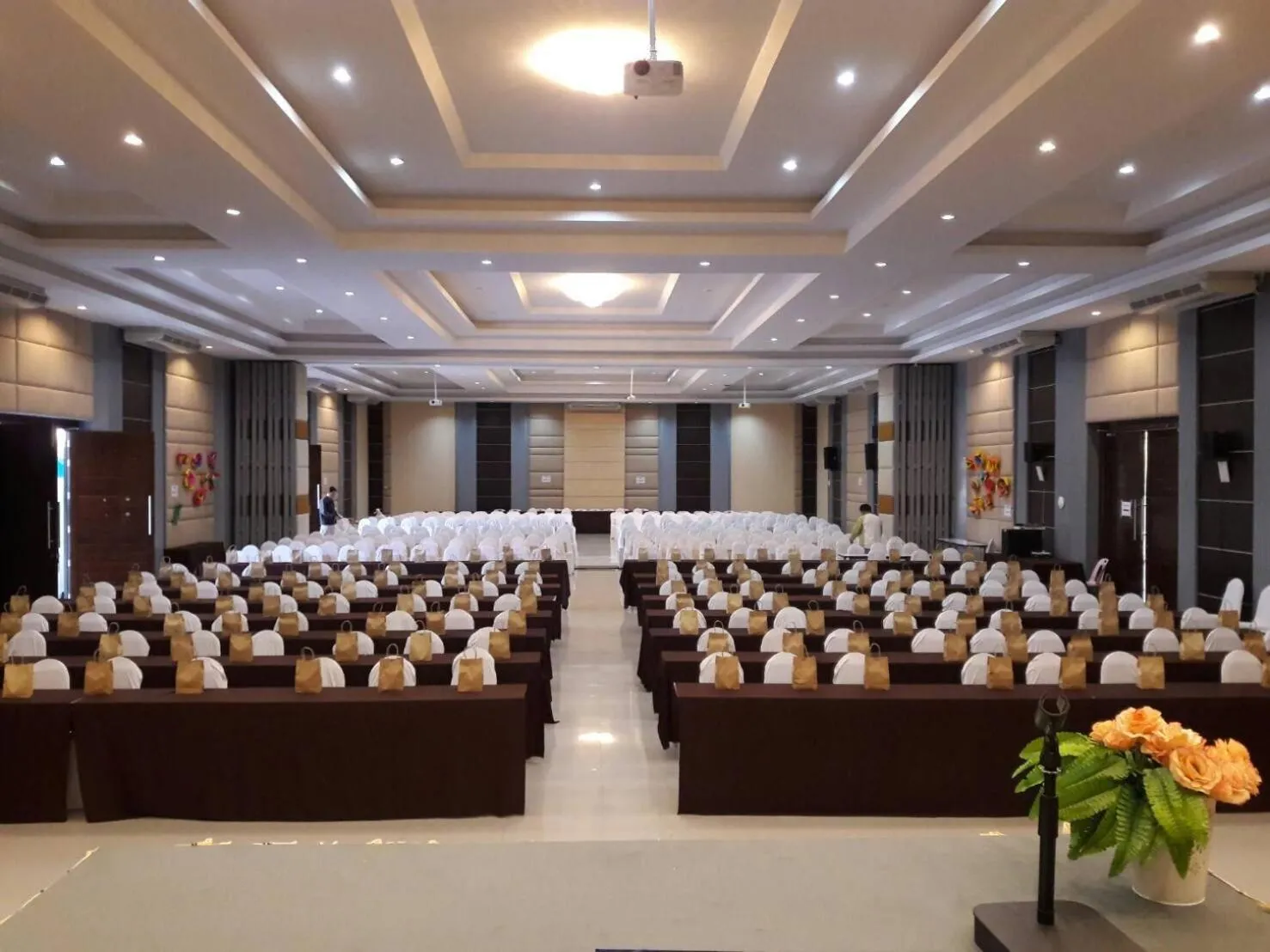 S-Tawan Hotel & Convention