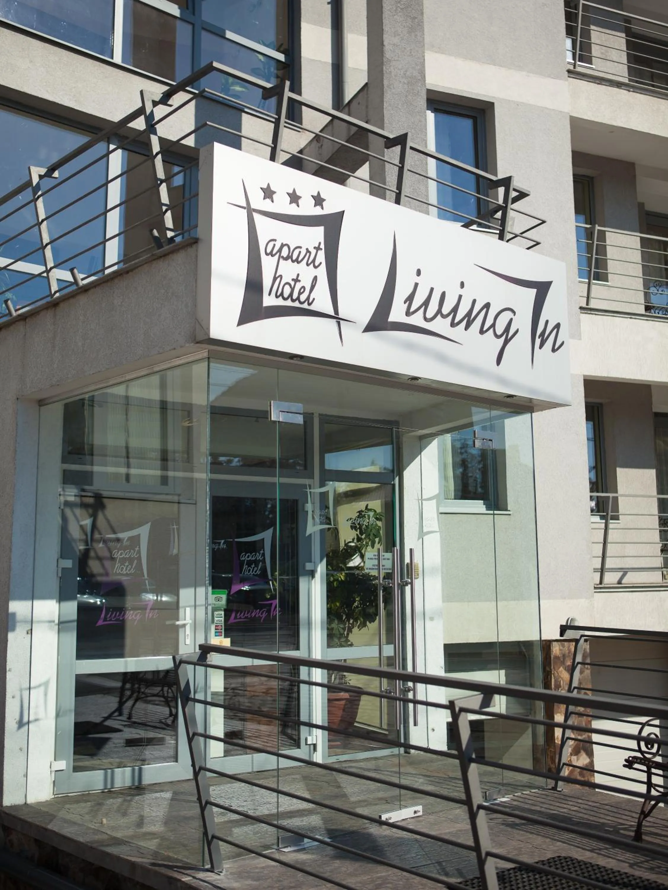 Text overlay in Living In Aparthotel