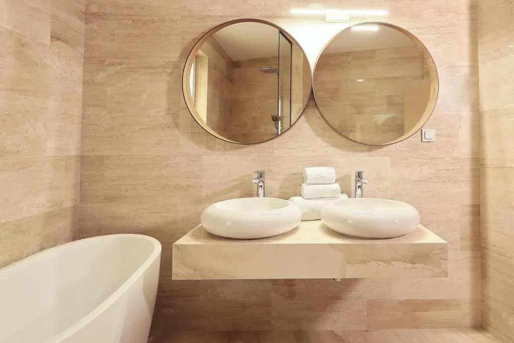 Bathroom in Living In Aparthotel