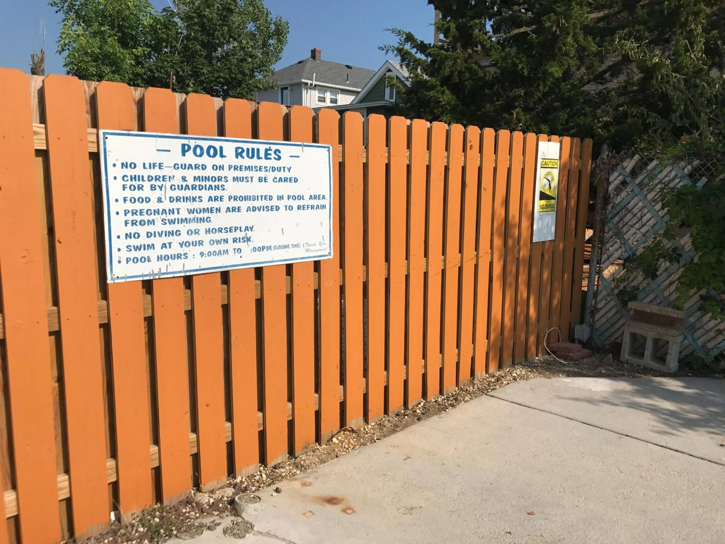 Swimming pool in La Fontana Motel