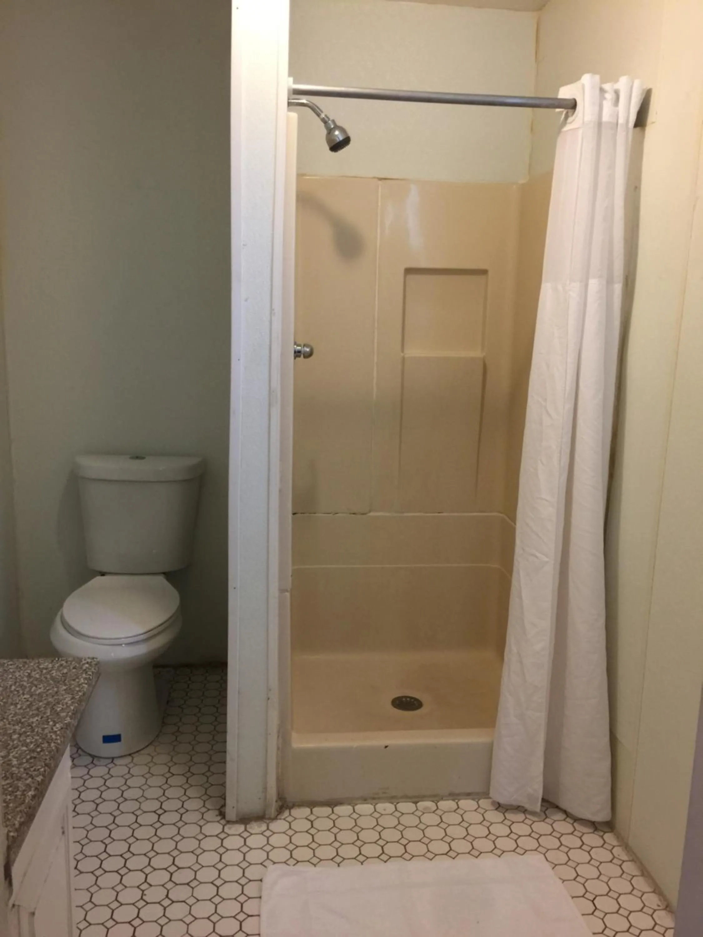 Bathroom in La Fontana Motel