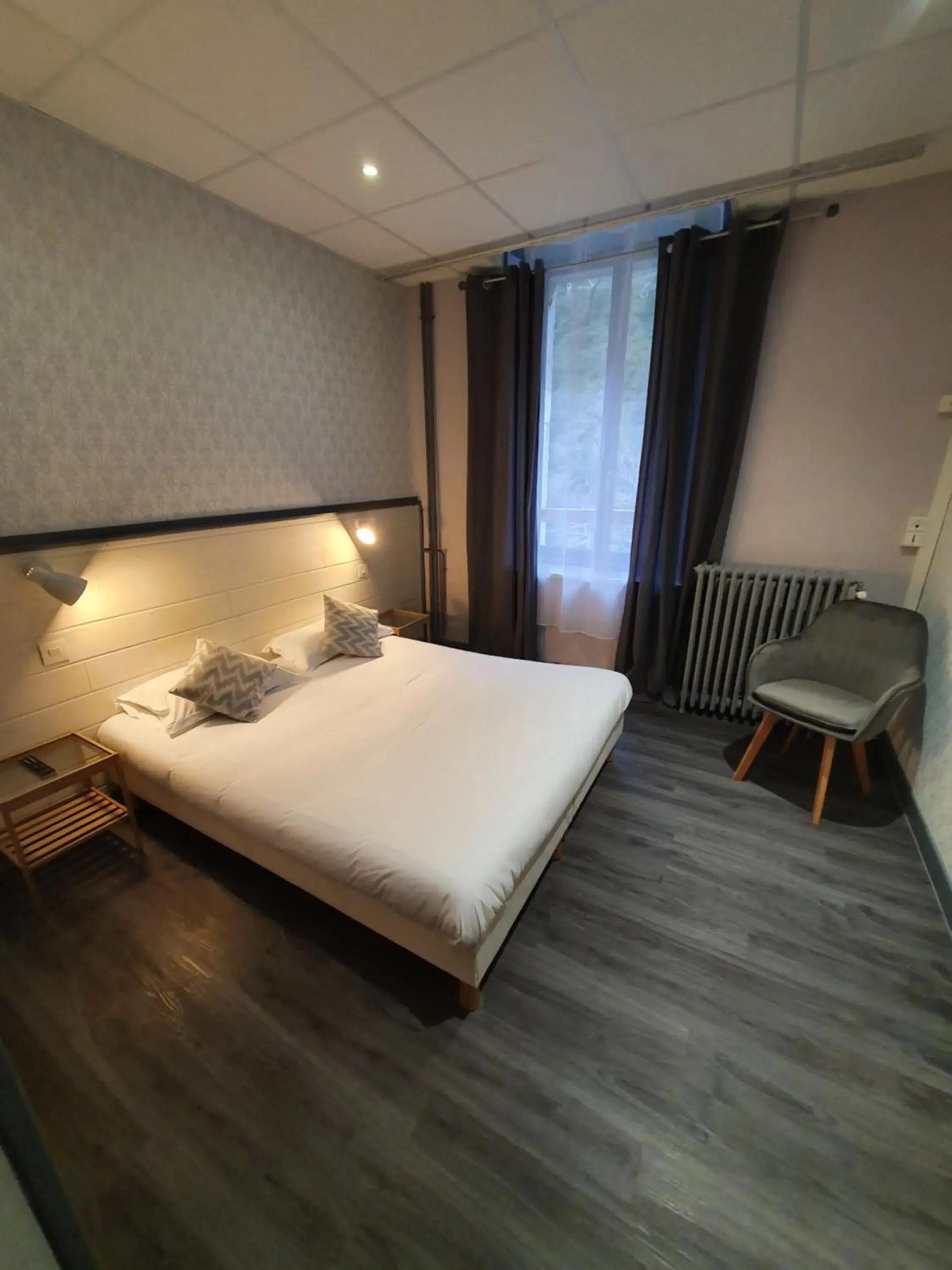 Double Room in Auberge La Caverne Double Room in Auberge La Caverne