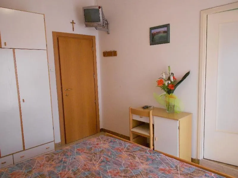 Photo of the whole room, Bed in Hotel Vevey