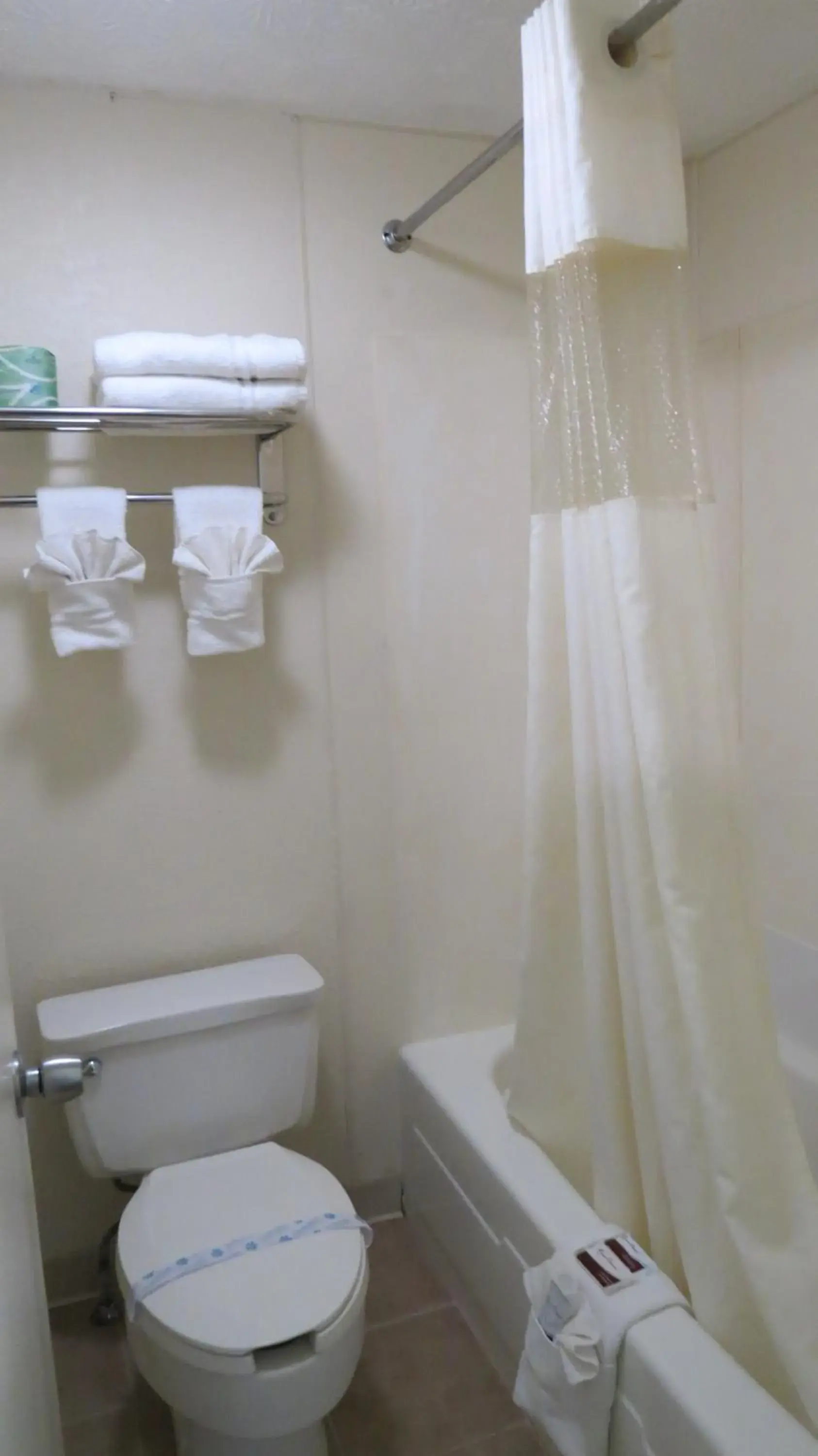 King Room - Non-Smoking in Budget Host Airport Inn King Room - Non-Smoking in Budget Host Airport Inn