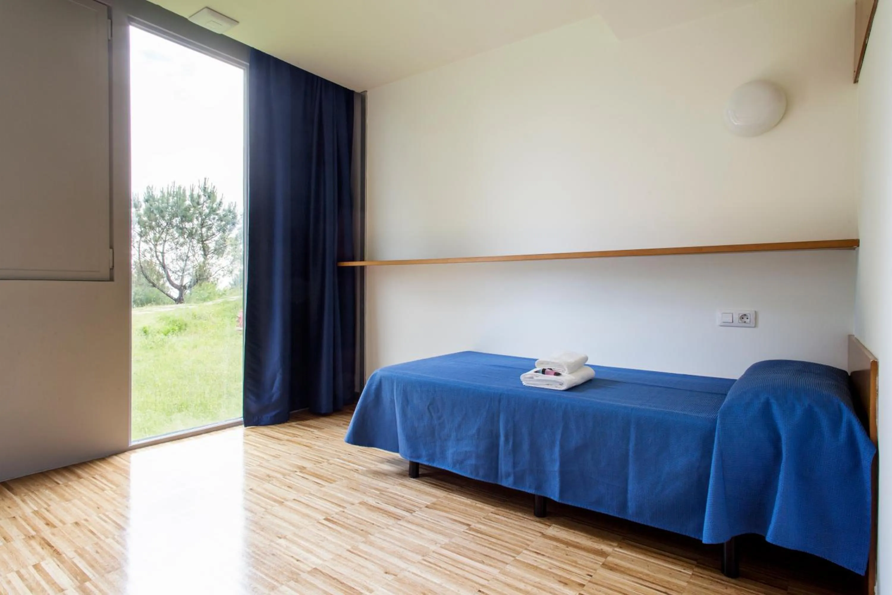 Property building, Bed in Residencia Universitaria Resa O Castro