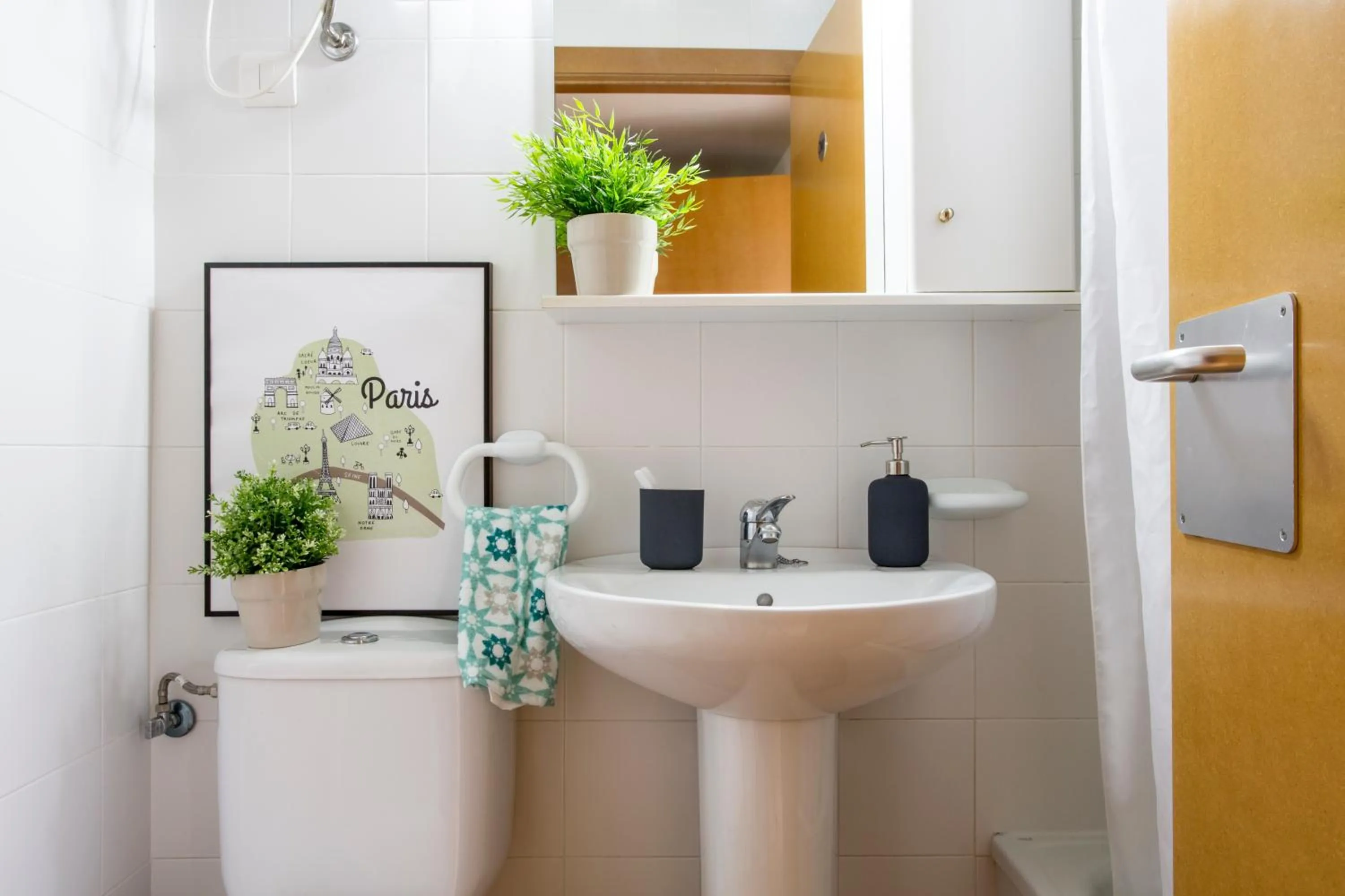 Property building in Residencia Universitaria Resa O Castro