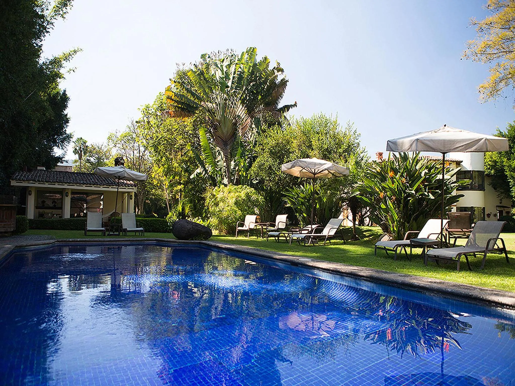 Swimming pool in Casa Bugambilia, Un Pequeño Hotel en Tepoztlán