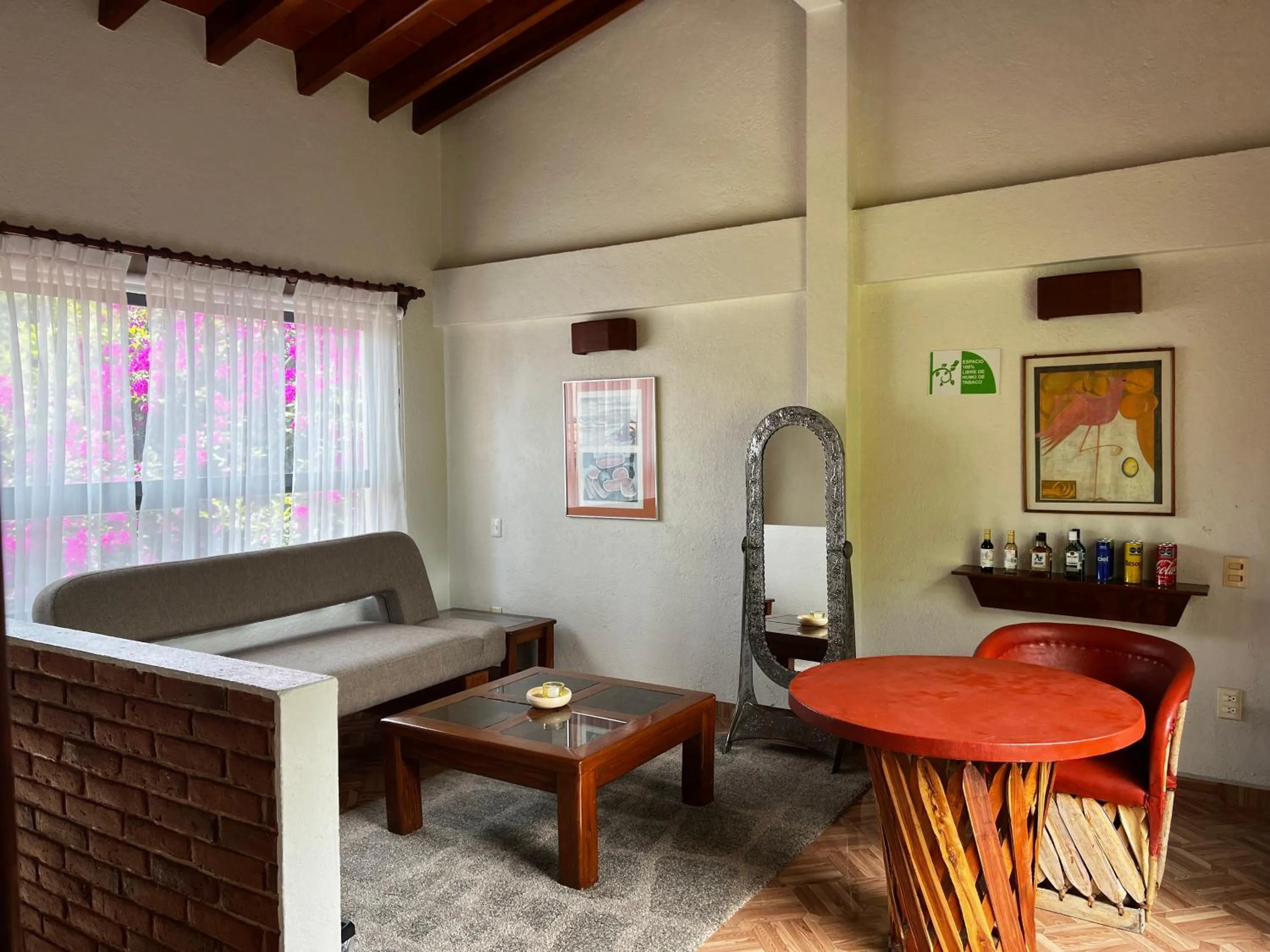 Living room in Casa Bugambilia, Un Pequeño Hotel en Tepoztlán