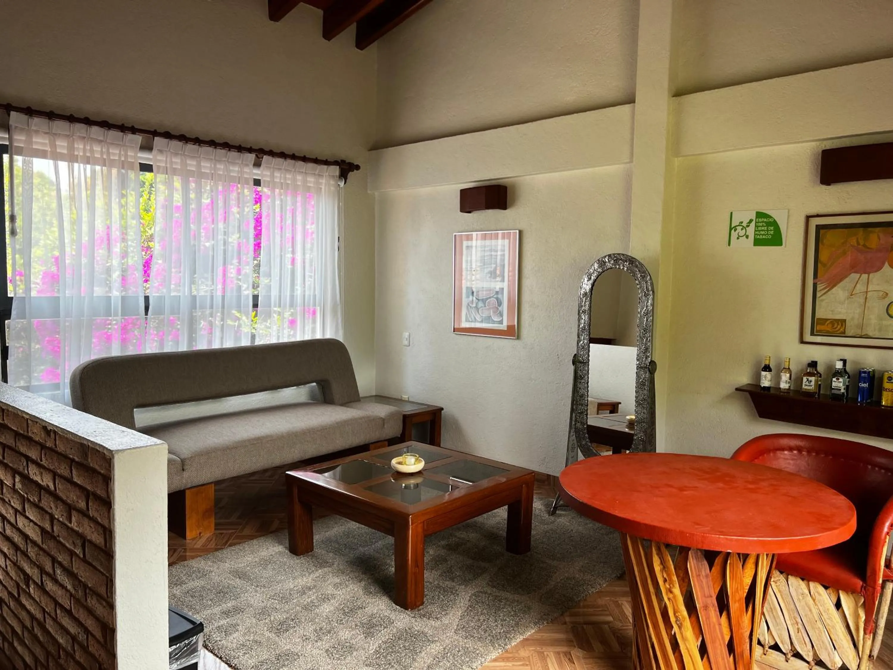 Living room in Casa Bugambilia, Un Pequeño Hotel en Tepoztlán