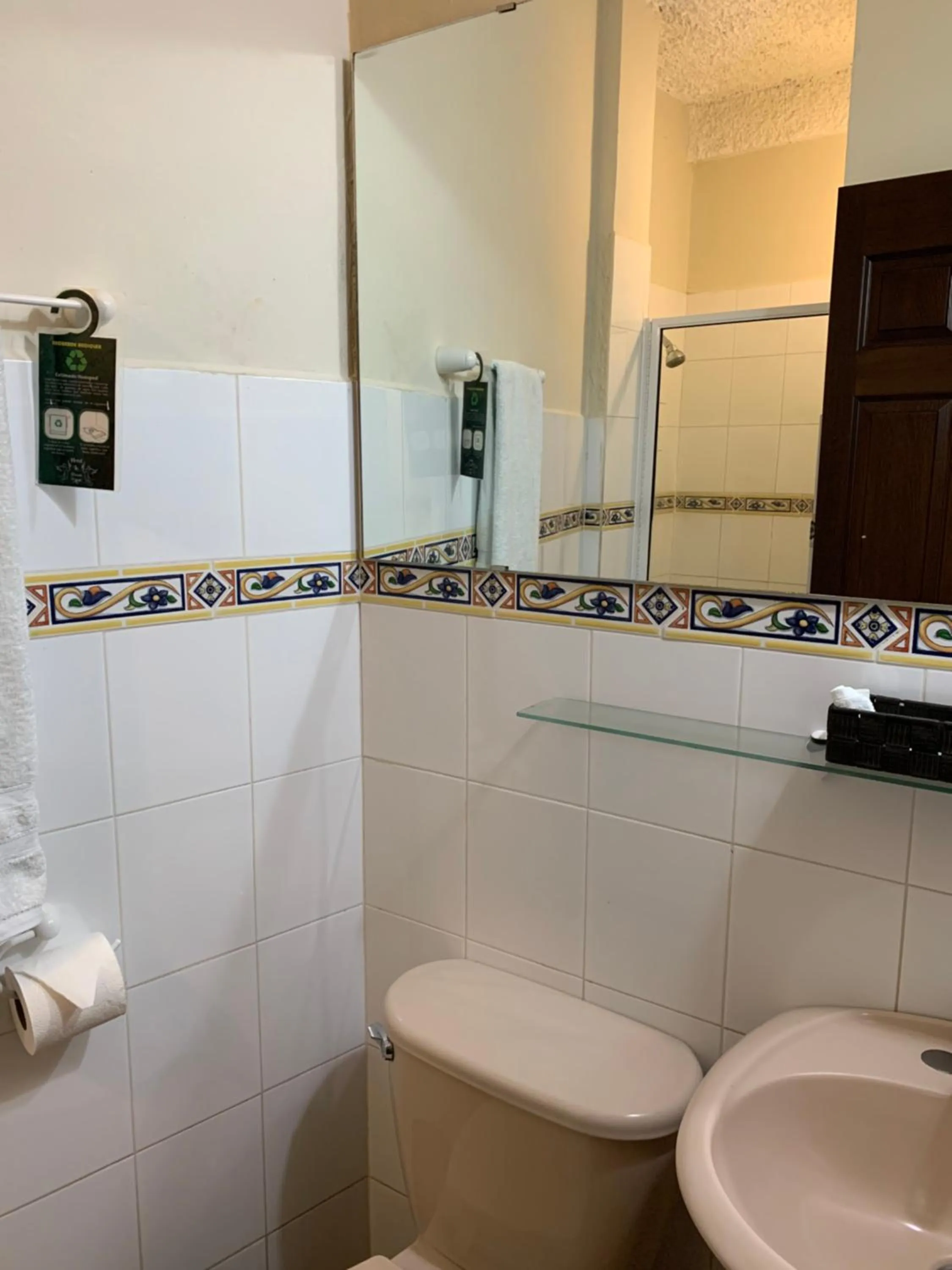 Shower in Hotel La Posada del Angel