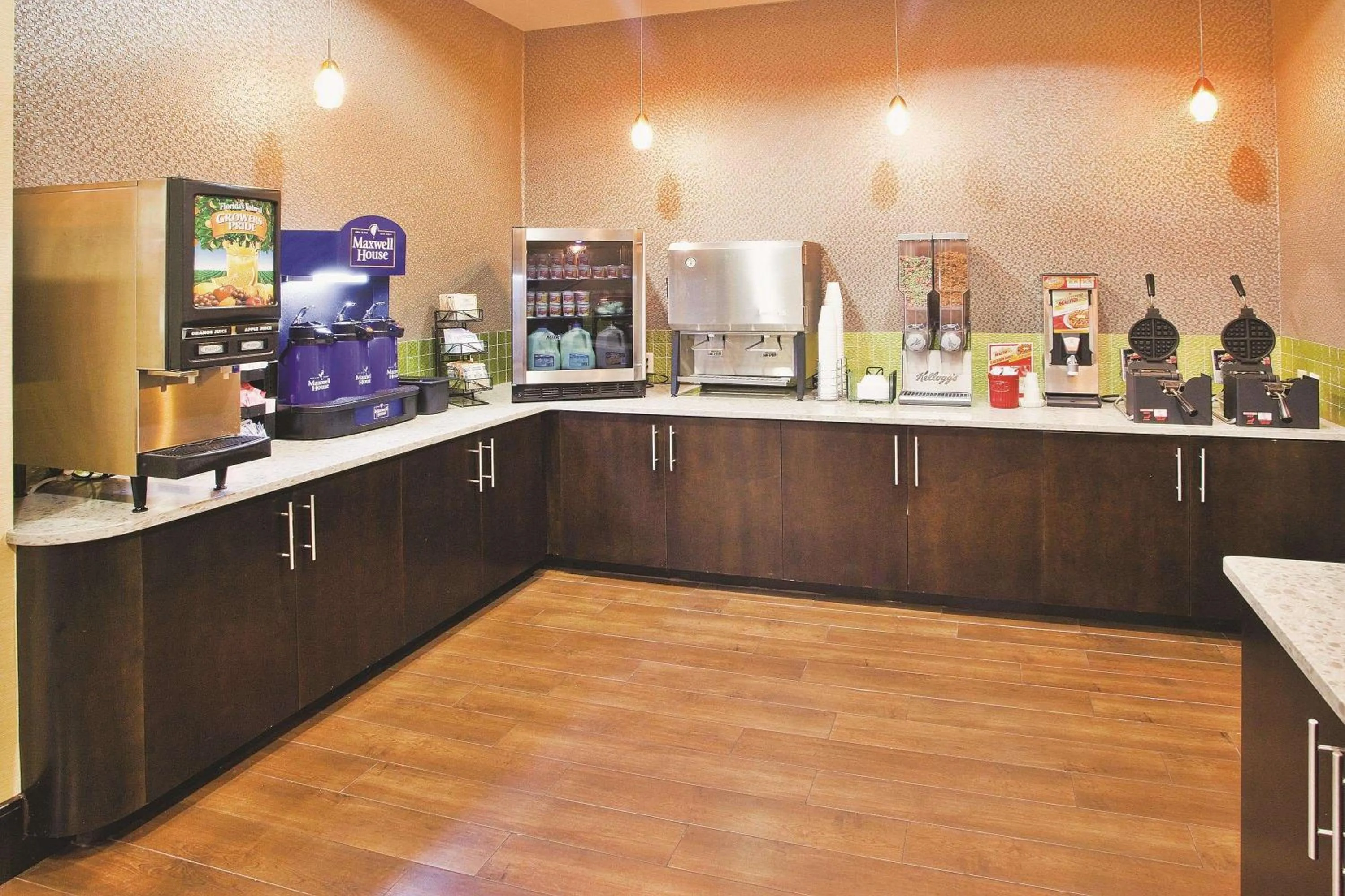 Restaurant/places to eat in La Quinta by Wyndham Hinesville - Fort Stewart