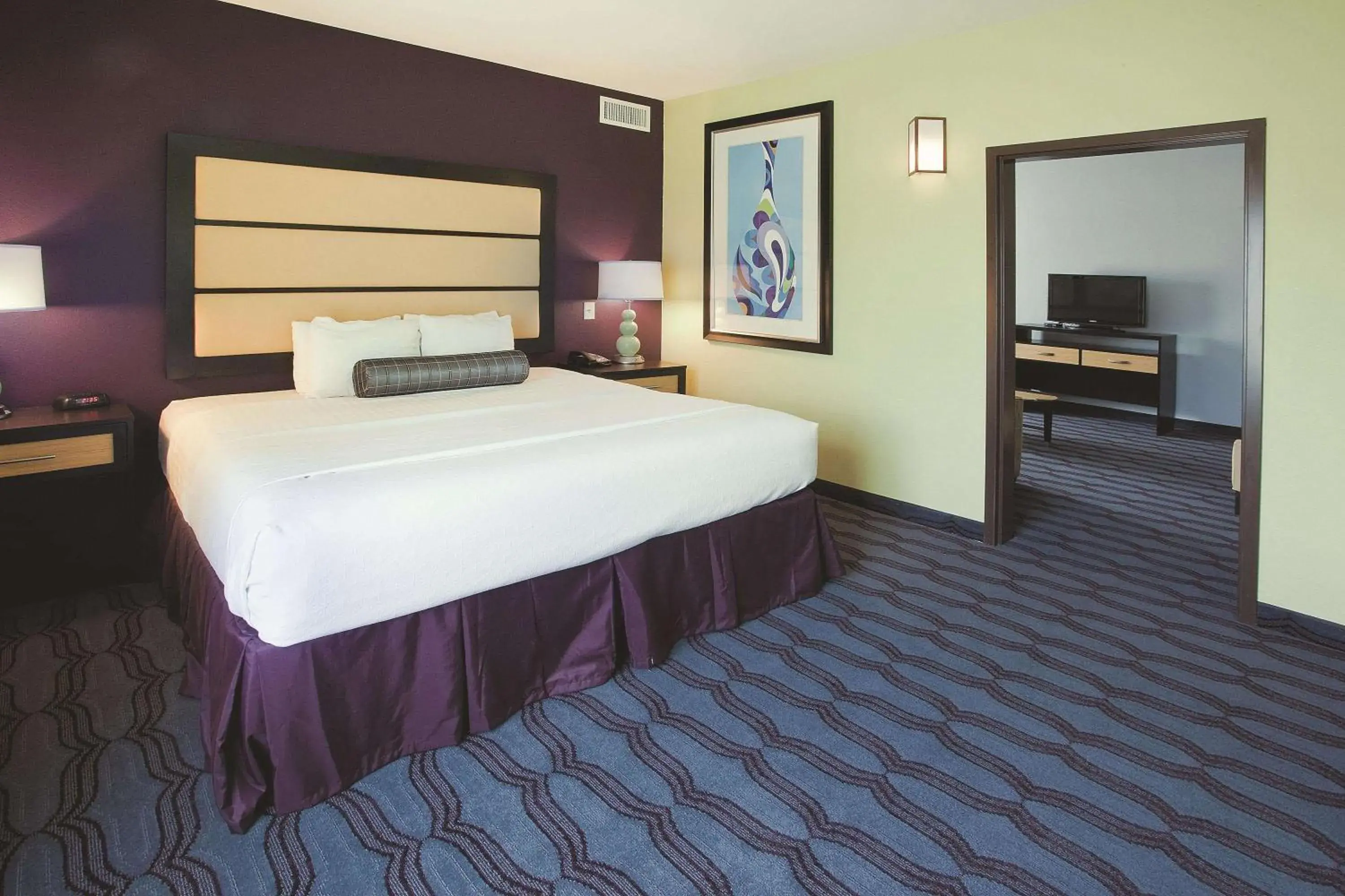 One- Bedroom King Suite with Tub with Grab Bars - Mobility/Hearing Accessible/ Non-Smoking in La Quinta by Wyndham Hinesville - Fort Stewart One- Bedroom King Suite with Tub with Grab Bars - Mobility/Hearing Accessible/ Non-Smoking in La Quinta by Wyndham Hinesville - Fort Stewart