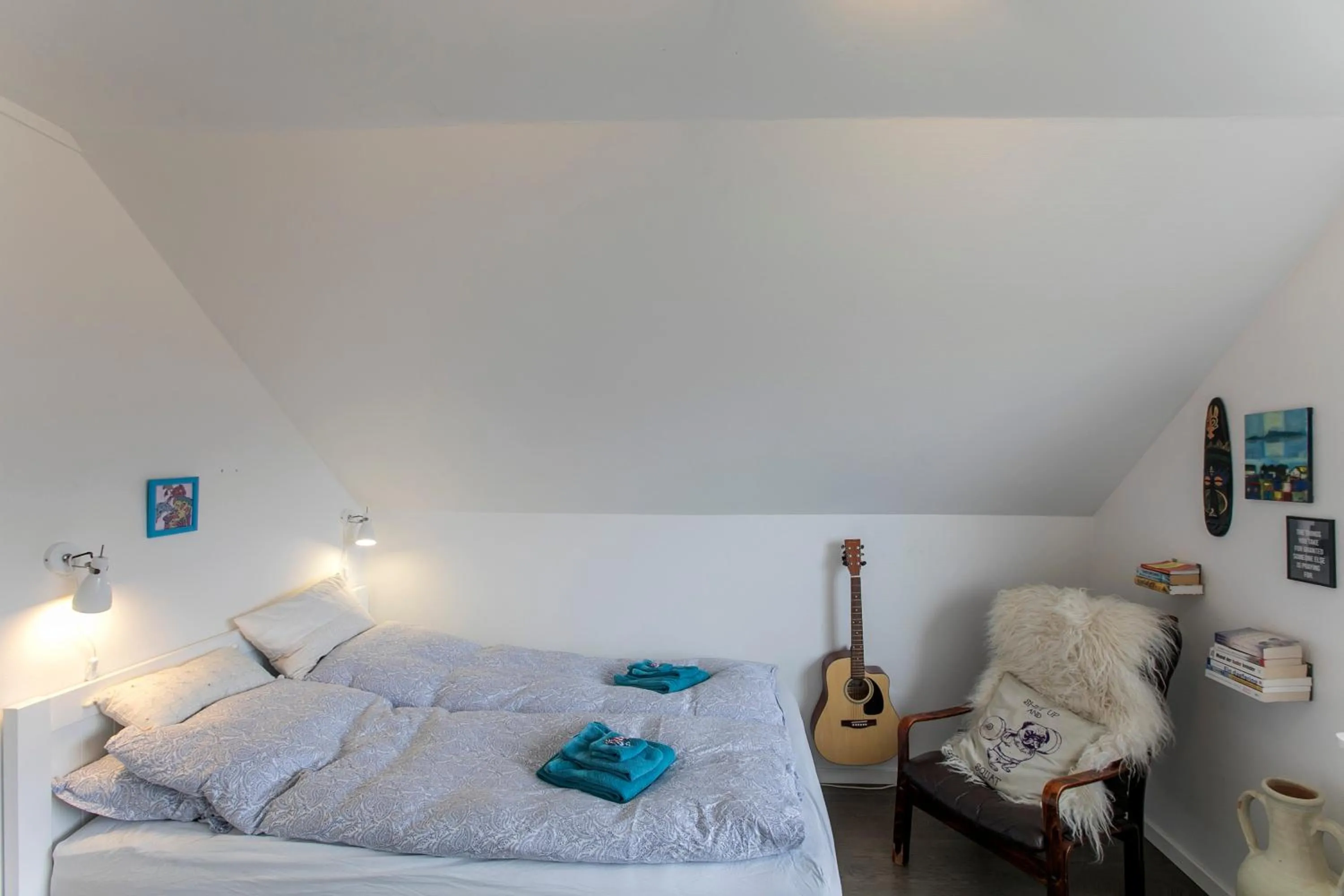 Seating area in FaroeGuide