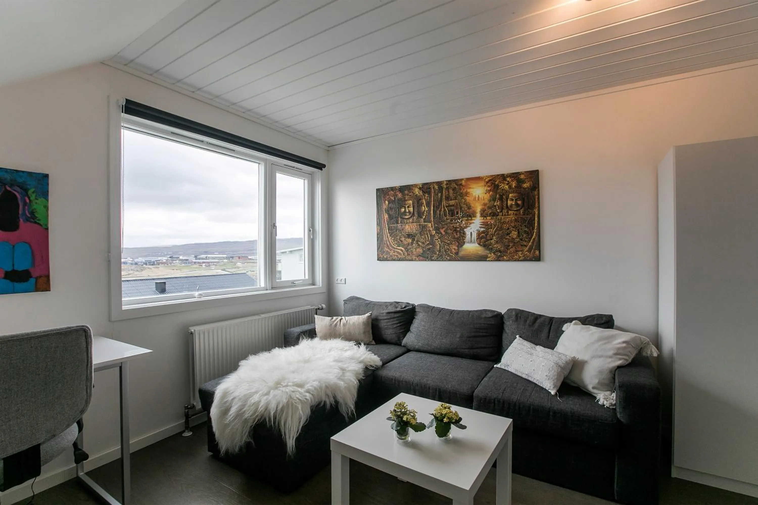Seating area in FaroeGuide