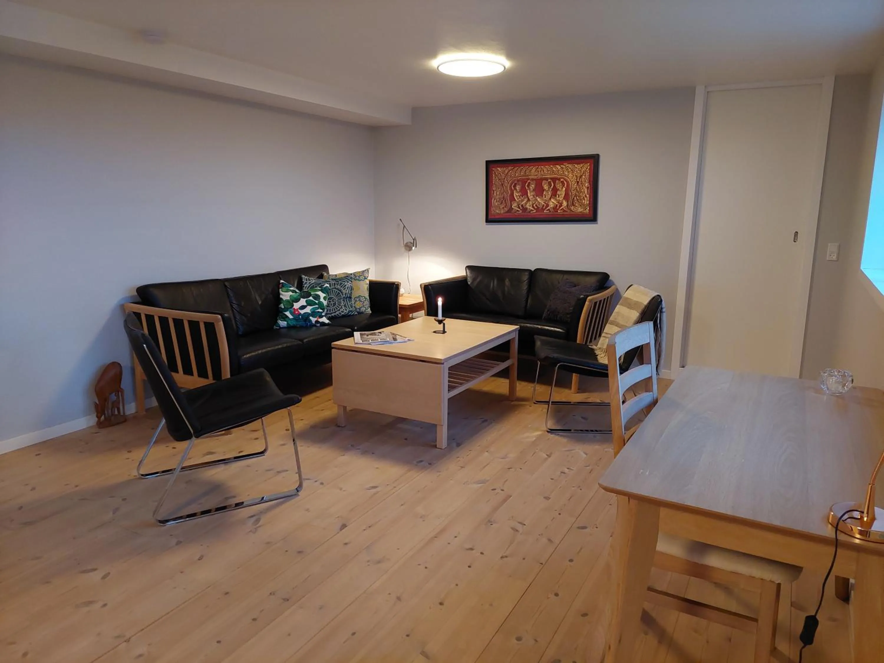 Seating area in FaroeGuide