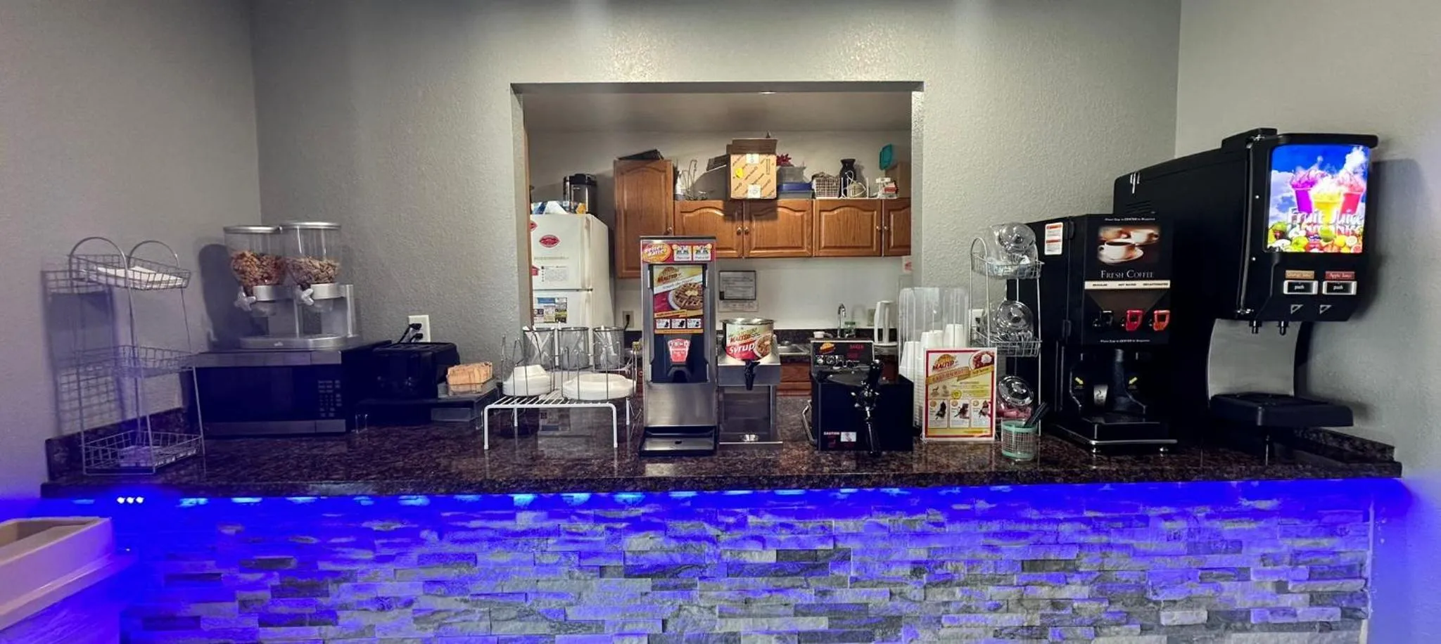 Coffee/tea facilities in Super 7 Inn Tecumseh