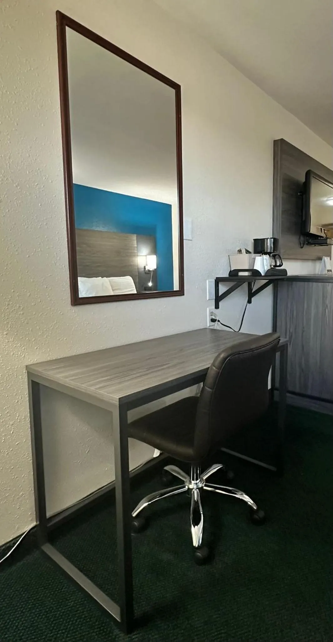 Dining area in Super 7 Inn Tecumseh