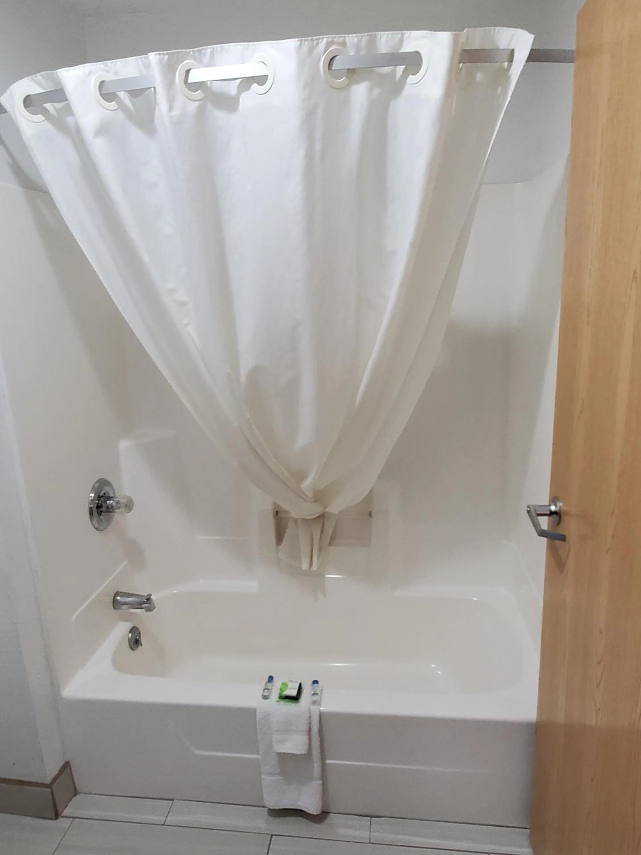 Shower in Super 7 Inn Tecumseh