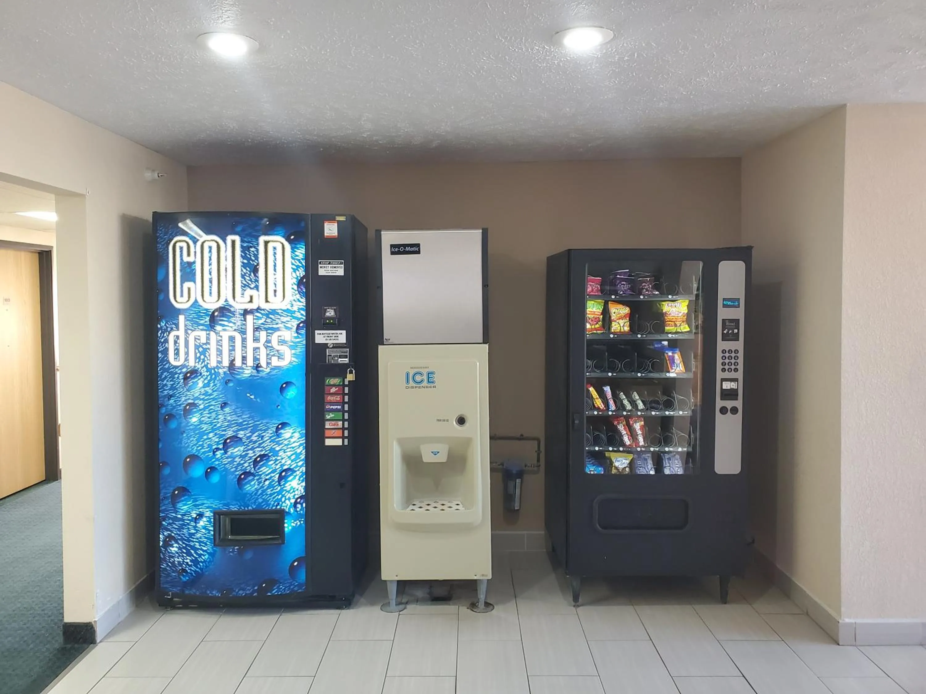 On-site shops in Super 7 Inn Tecumseh