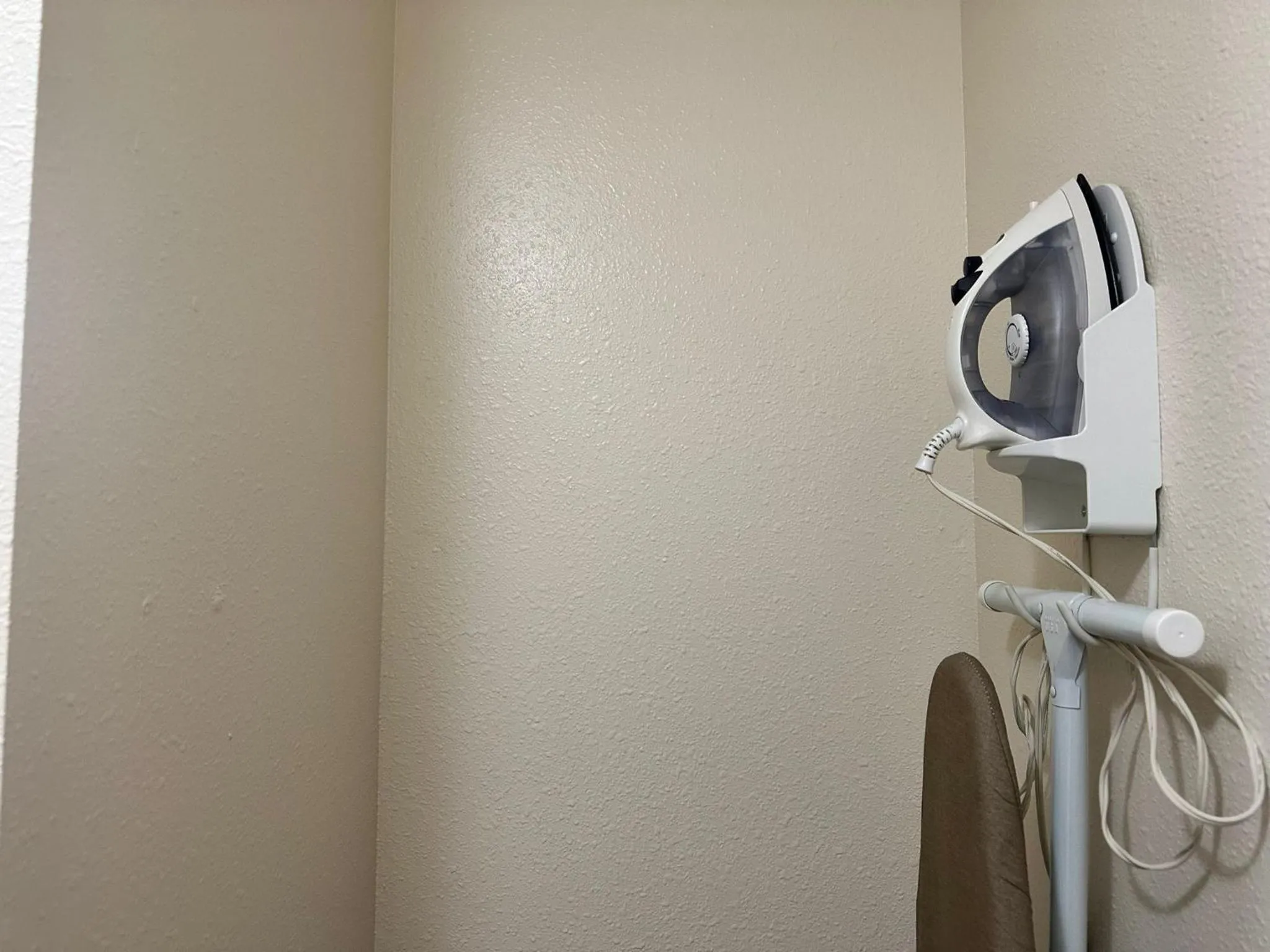 flat iron in Super 7 Inn Tecumseh