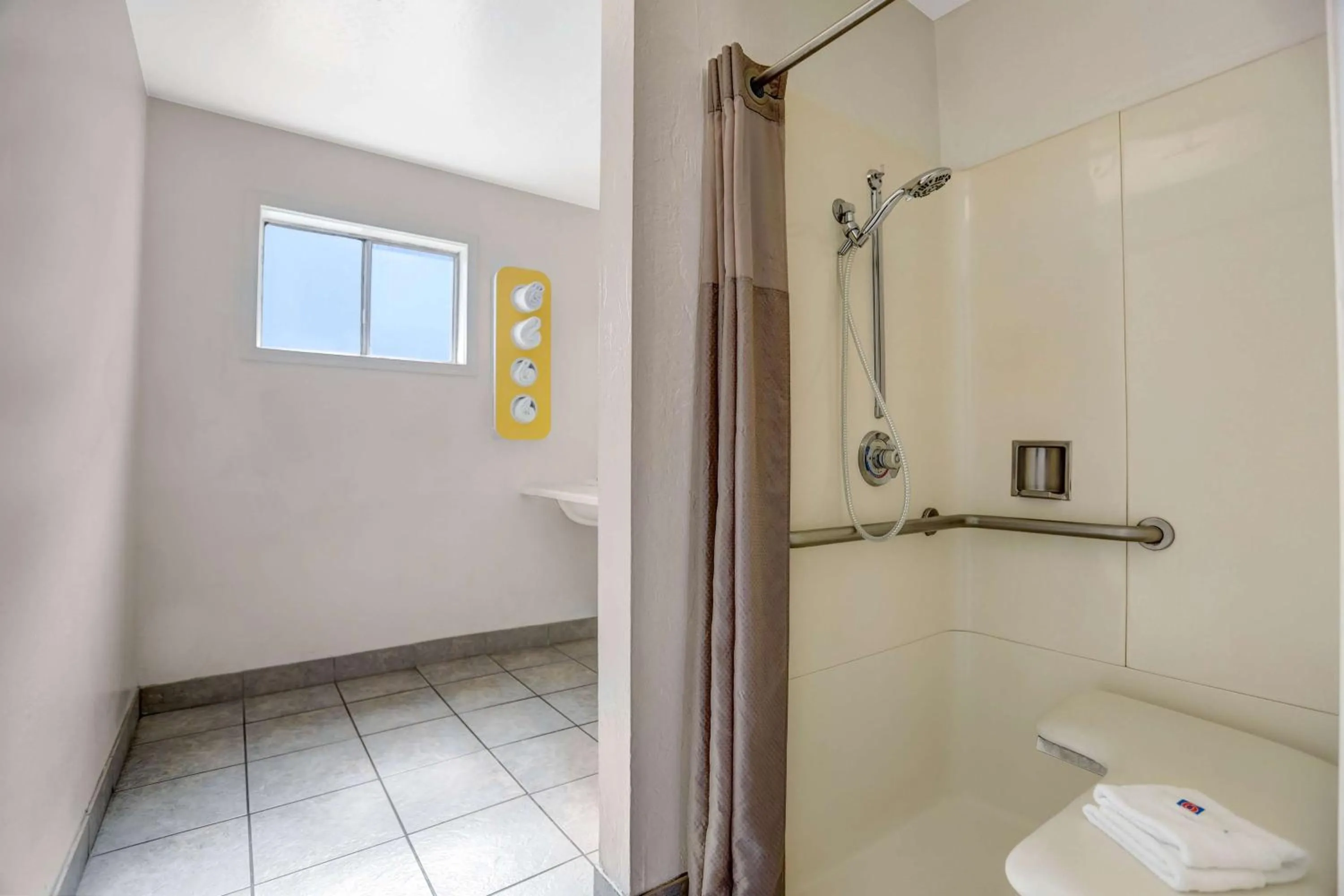 Bathroom in Motel 6 Fort Bragg, CA