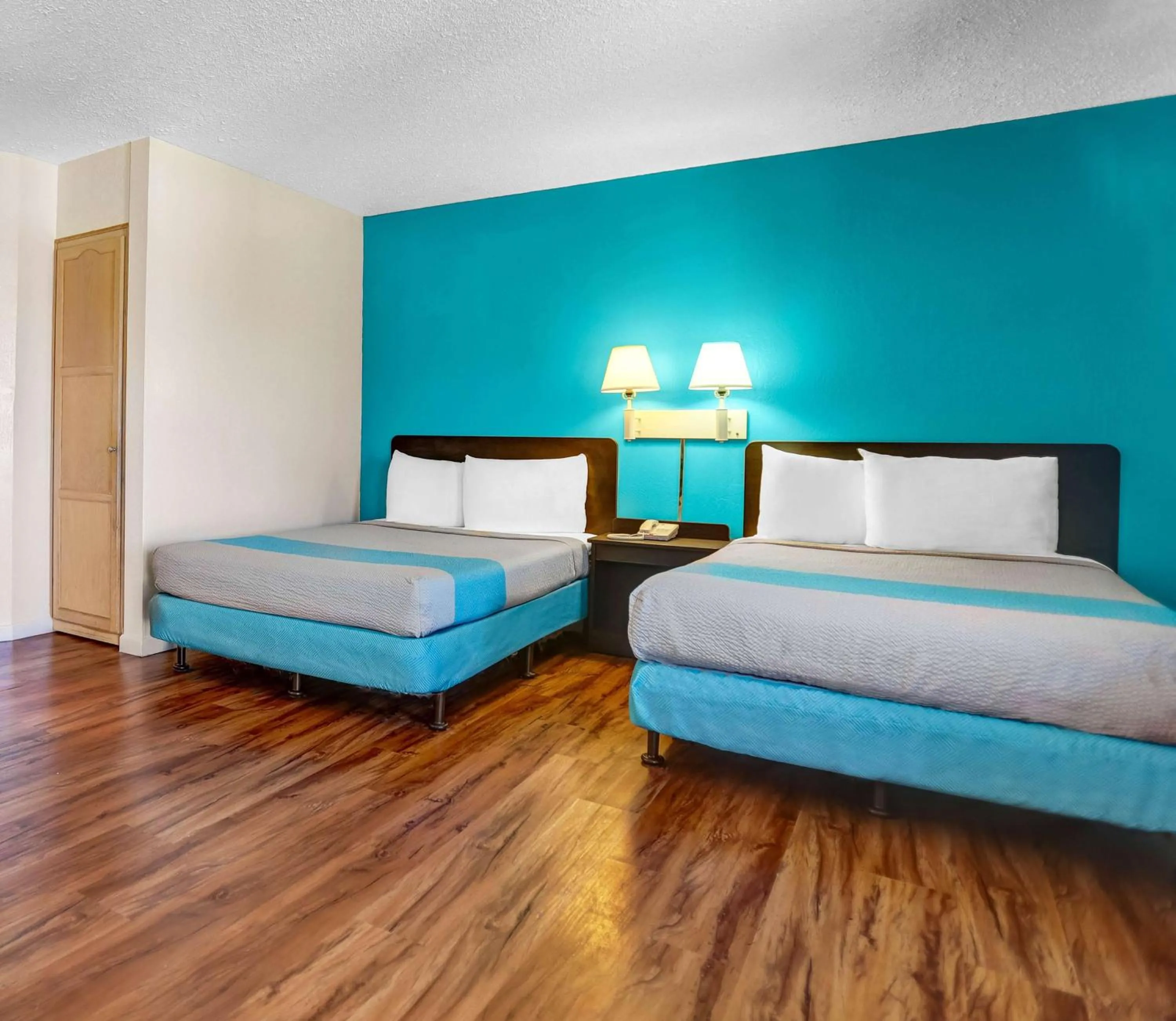 Bedroom, Bed in Motel 6 Fort Bragg, CA