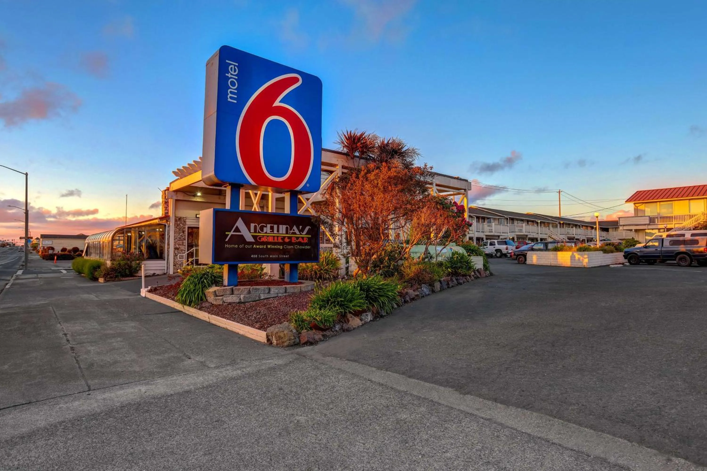 Property building in Motel 6 Fort Bragg, CA