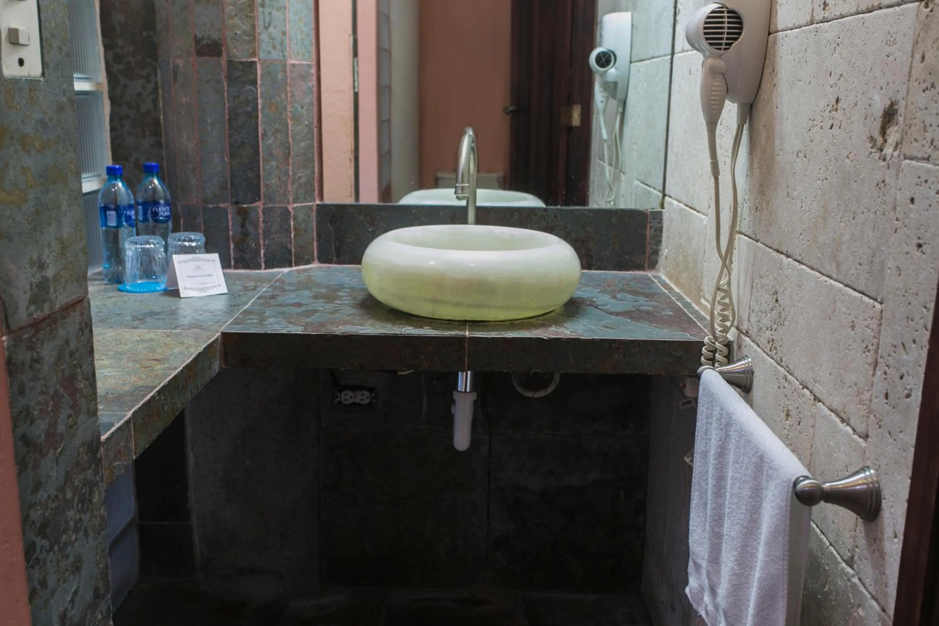 Shower in Hotel Casa del Consulado