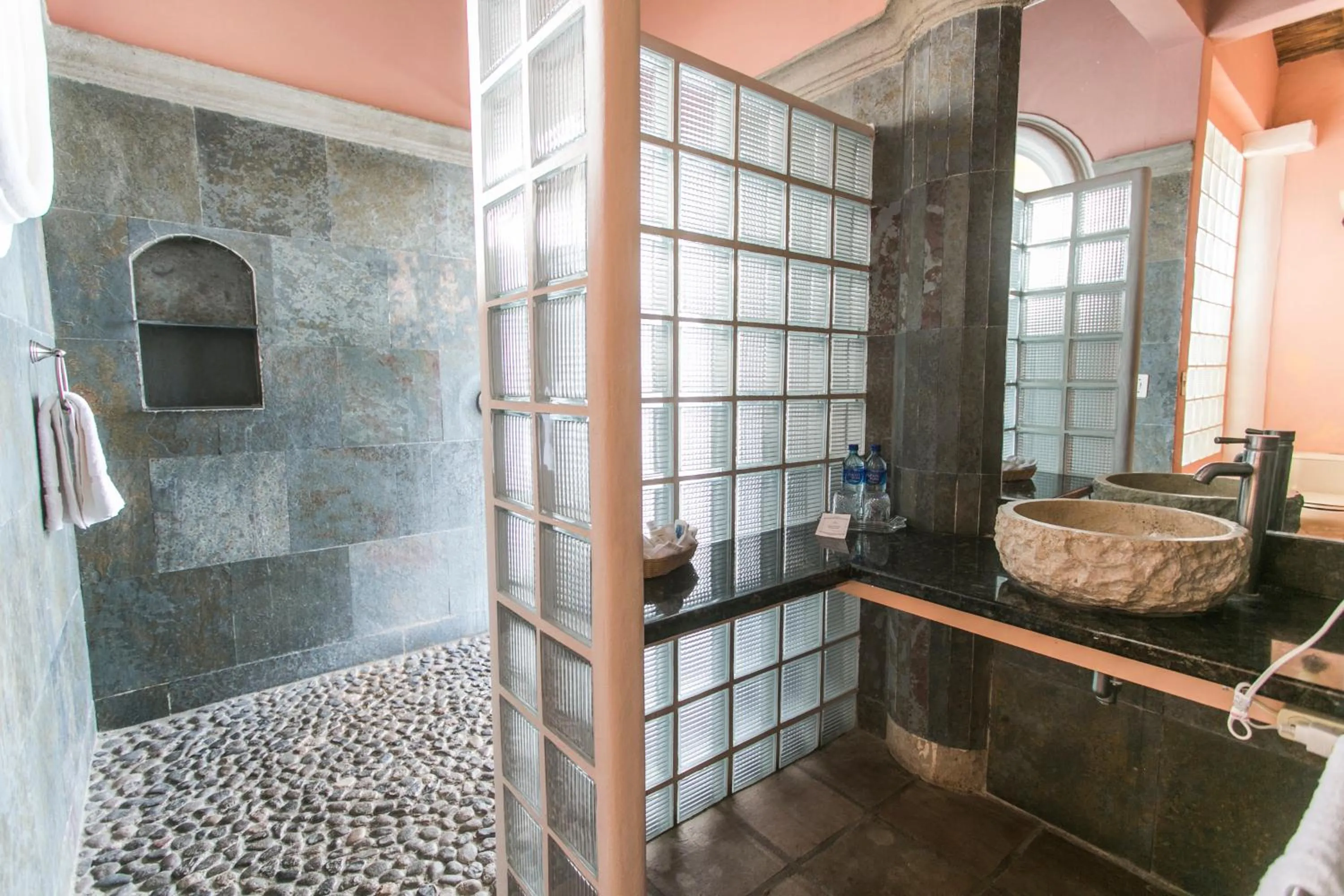 Shower in Hotel Casa del Consulado